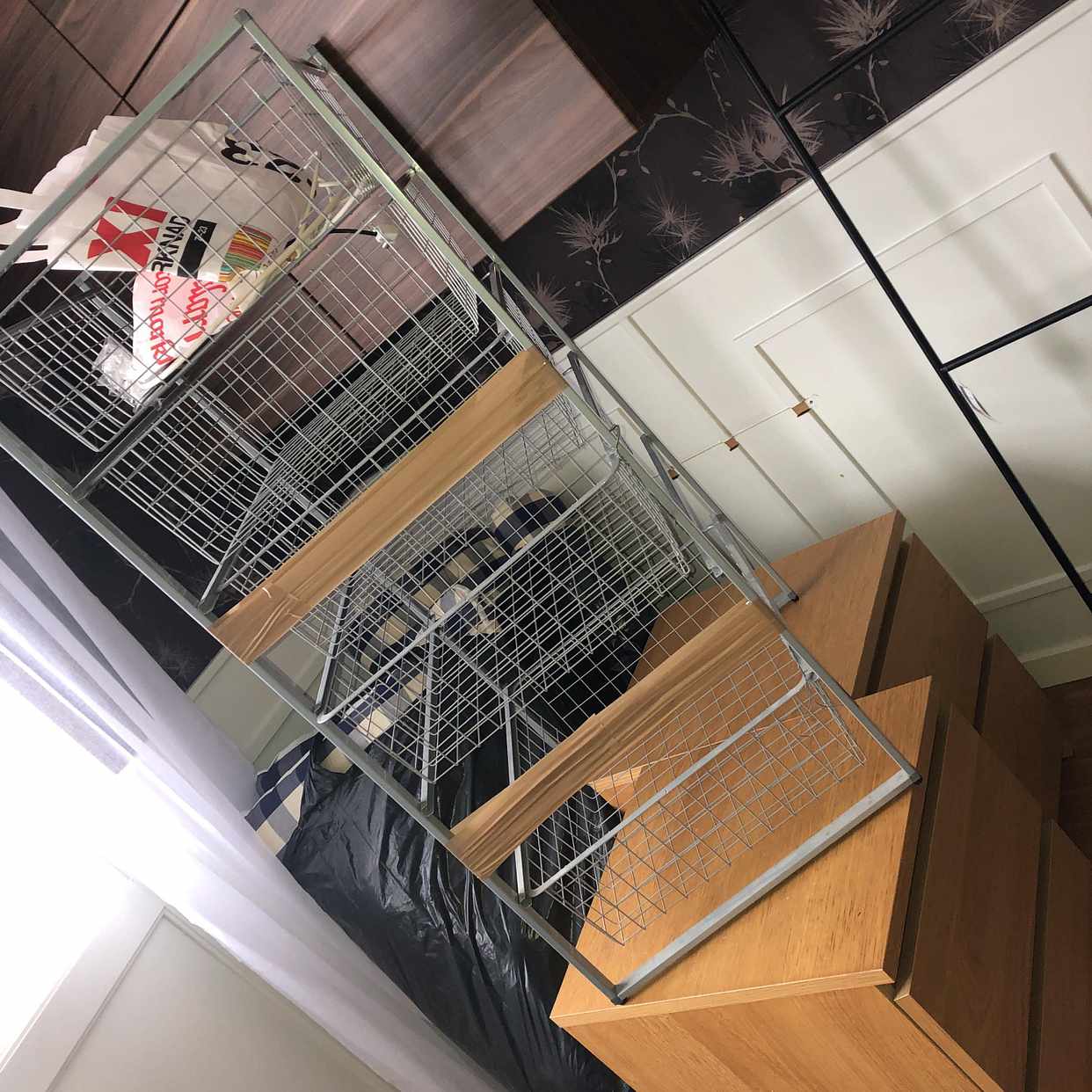 image of TV-bänk, byrå, kartonger - Enskede