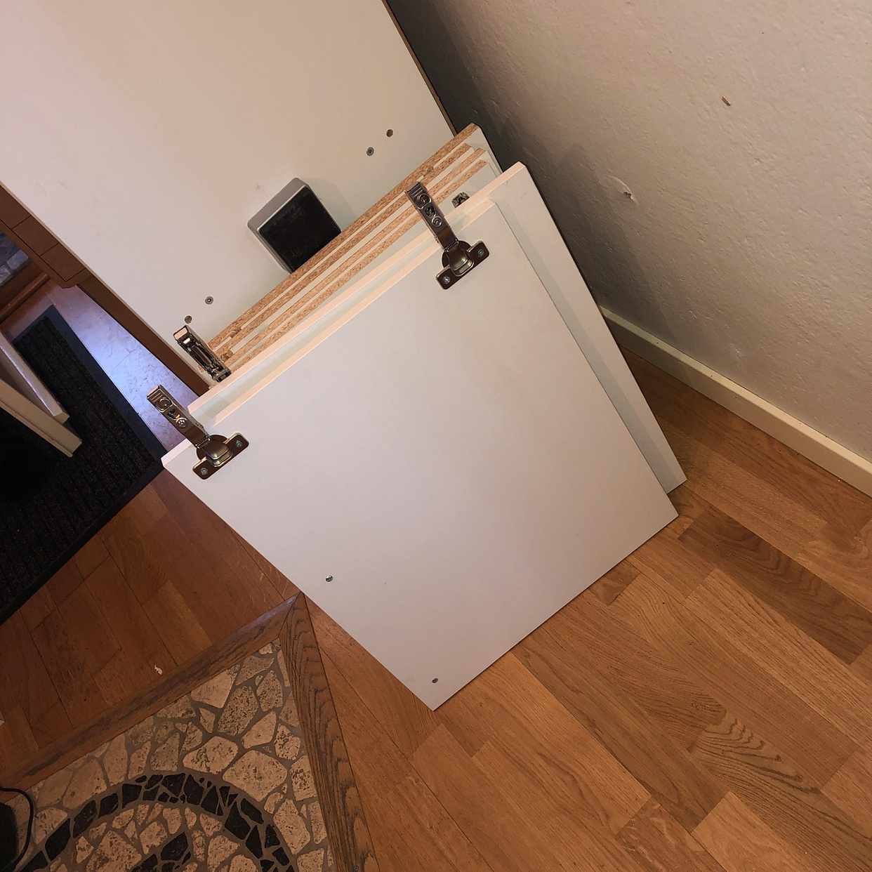 image of TV-bänk, byrå, kartonger - Enskede