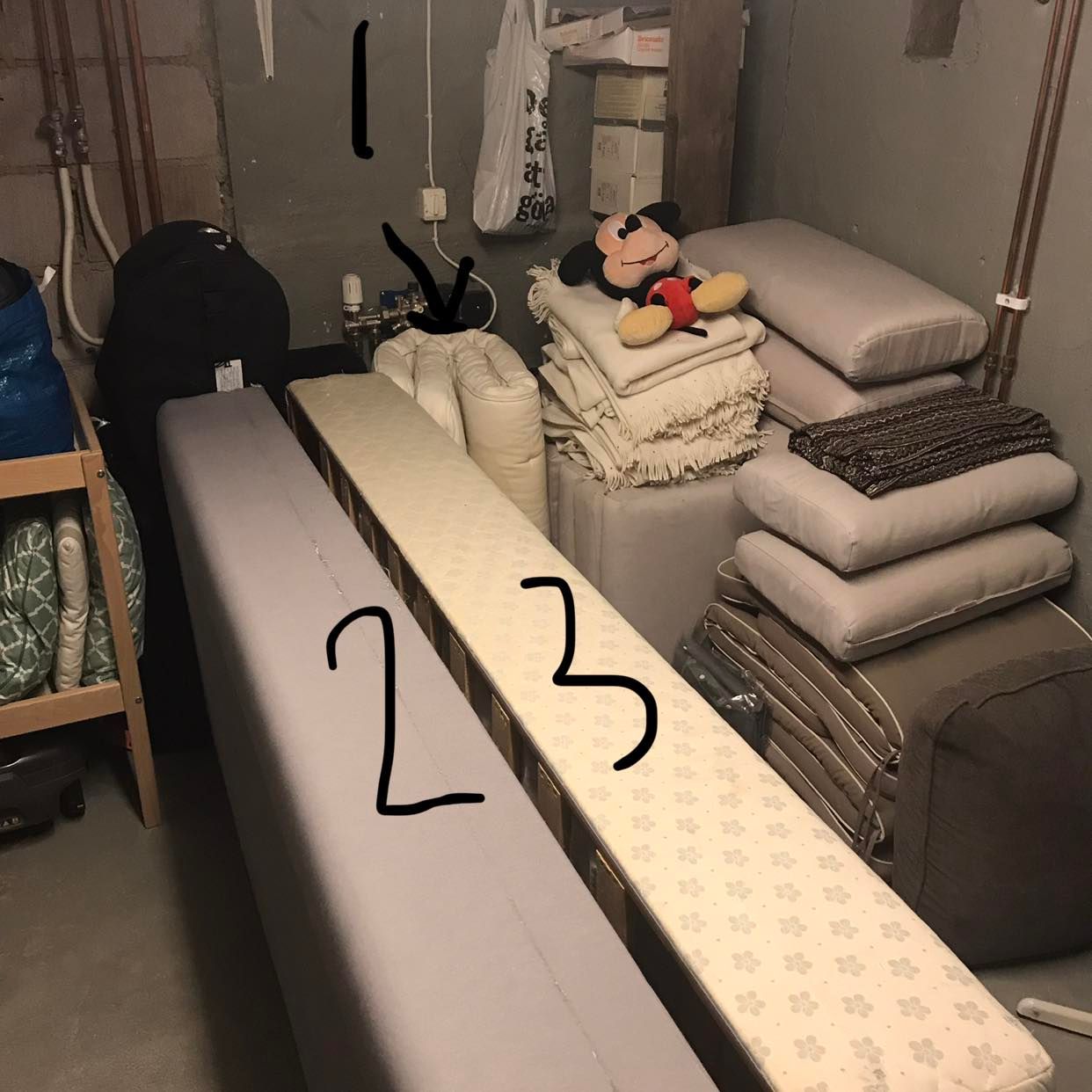 image of 2 sängar och 1 madrass - Sollentuna