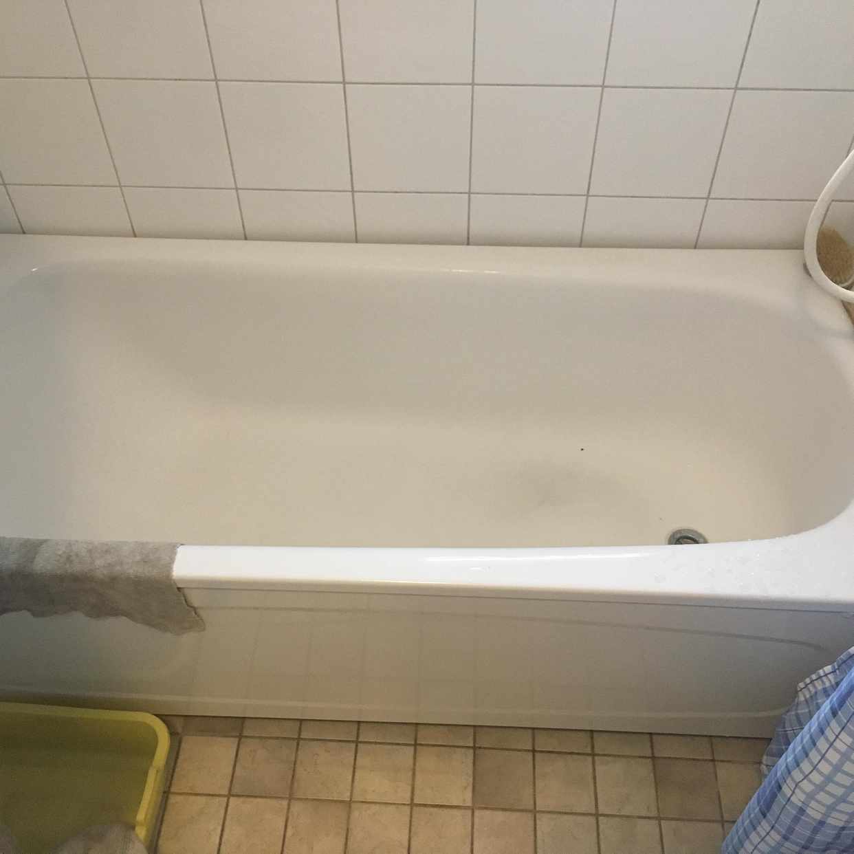 image of En säng, ett badkar - Hägersten