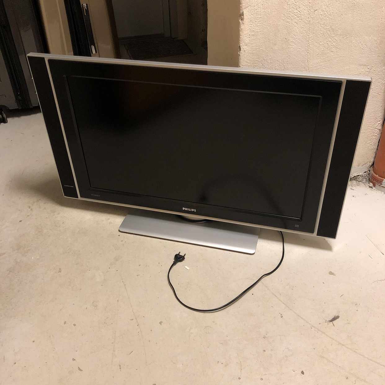 image of Fungerande TV bortskänkes - Stockholm