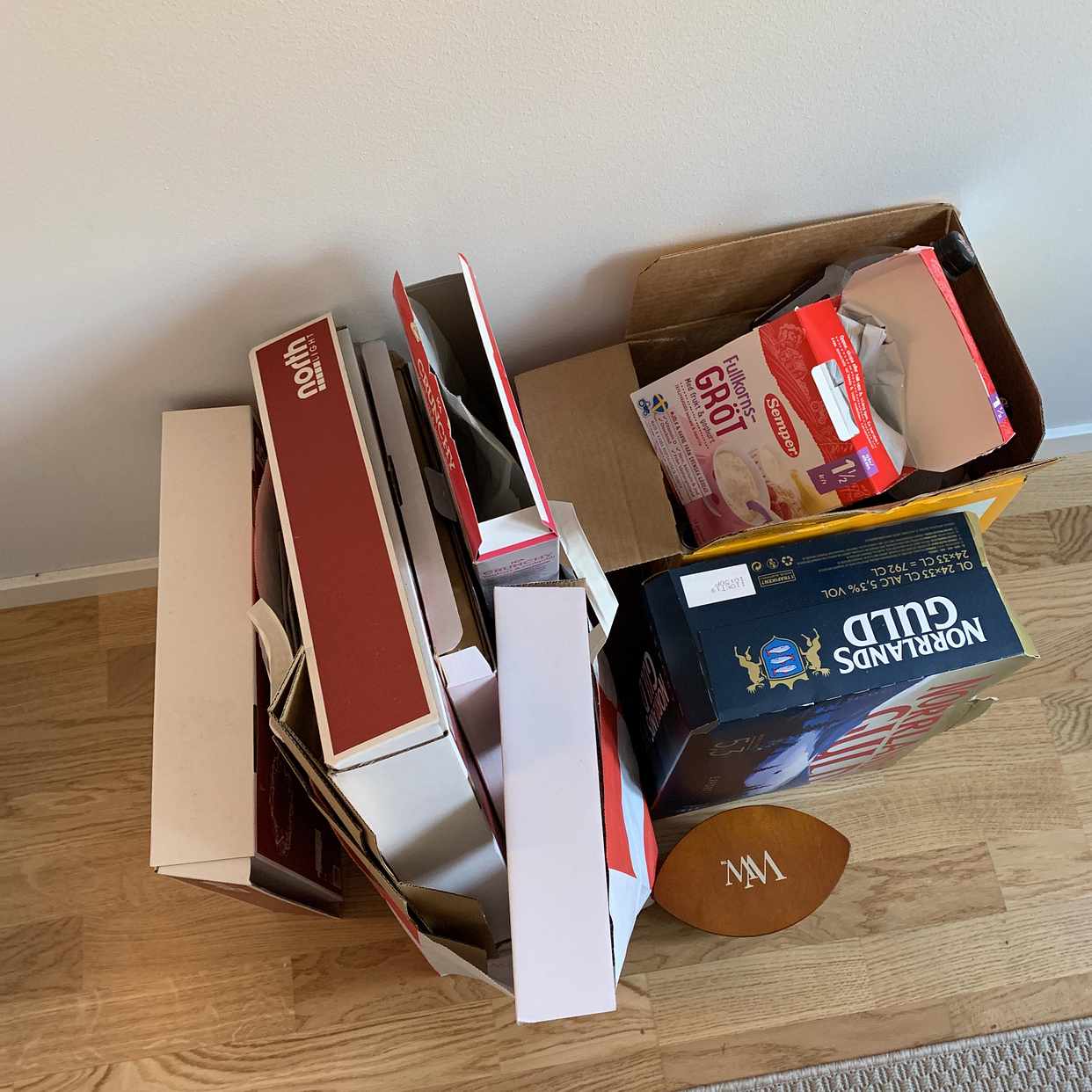 image of A few boxes and a bag - Bromma