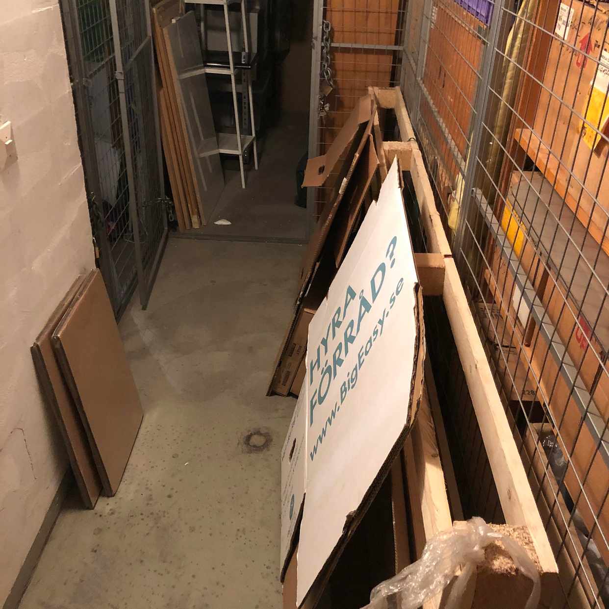 image of Boxes, Wood pallet, tv - Stockholm