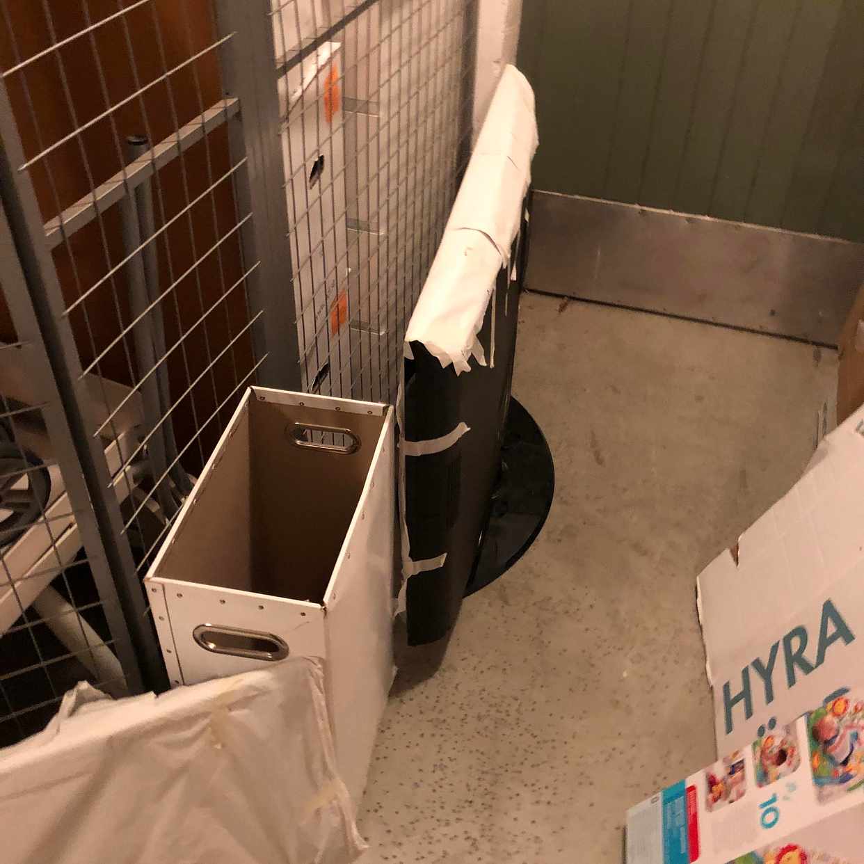 image of Boxes, Wood pallet, tv - Stockholm