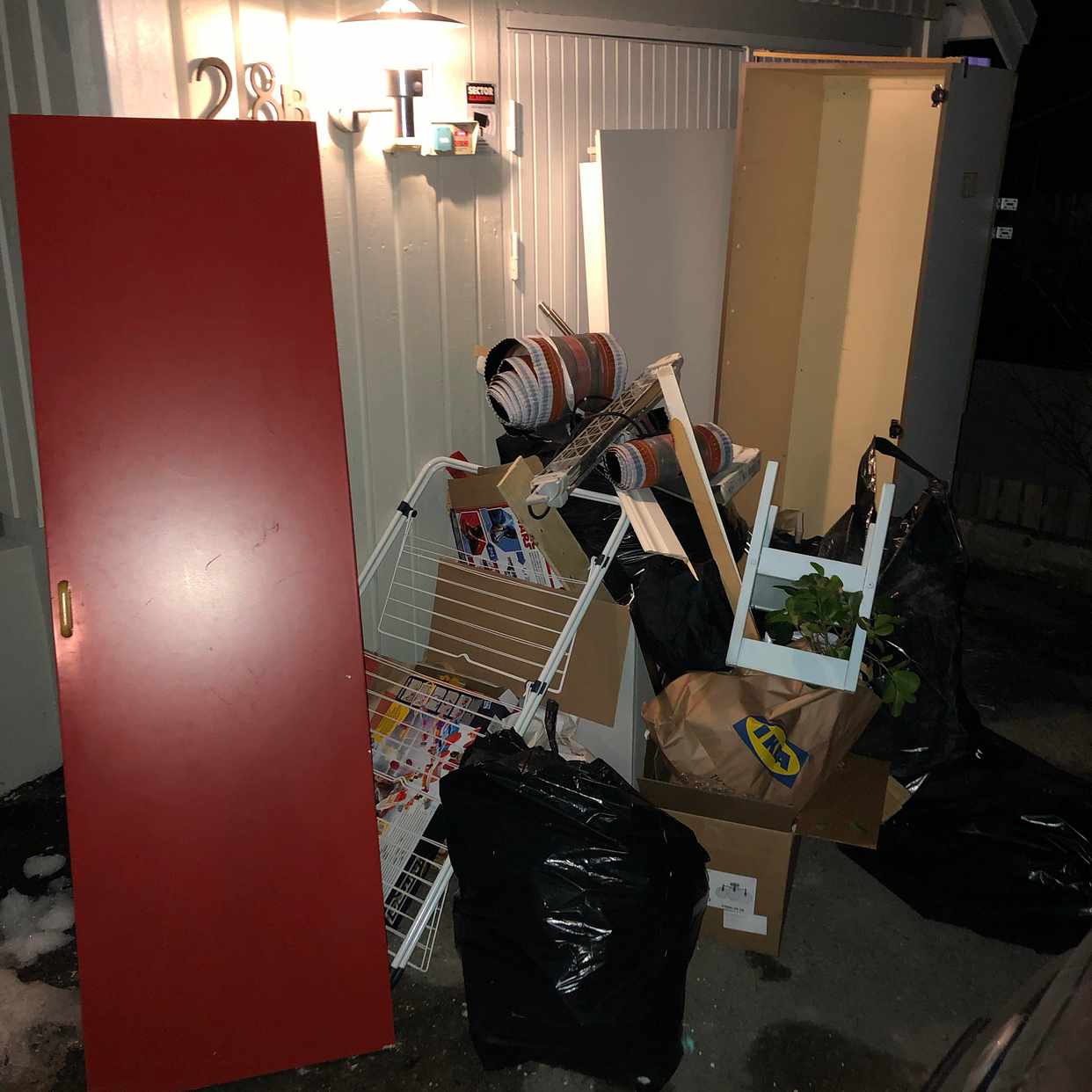 image of Hämtning av diverse skräp - Tyresö