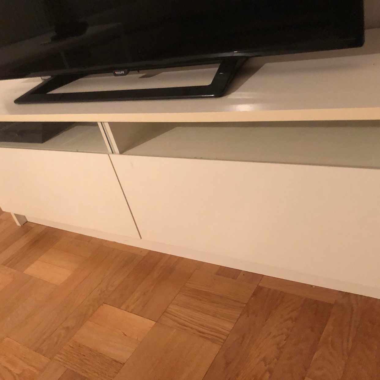 image of Möblerna ska bäras ner - 