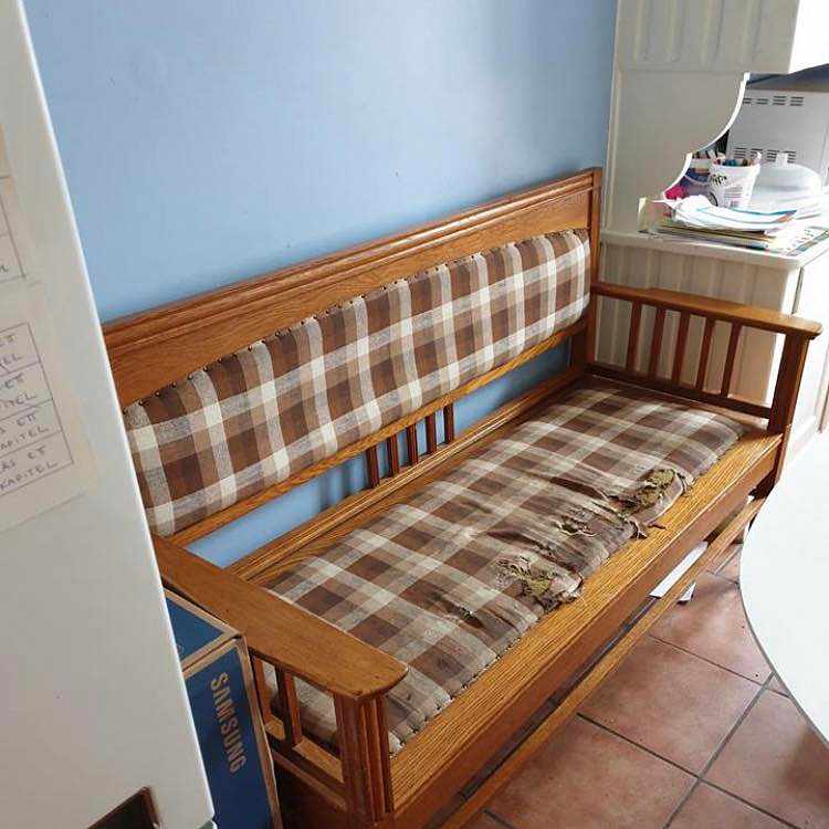 image of Säng med madrass o soffa - 