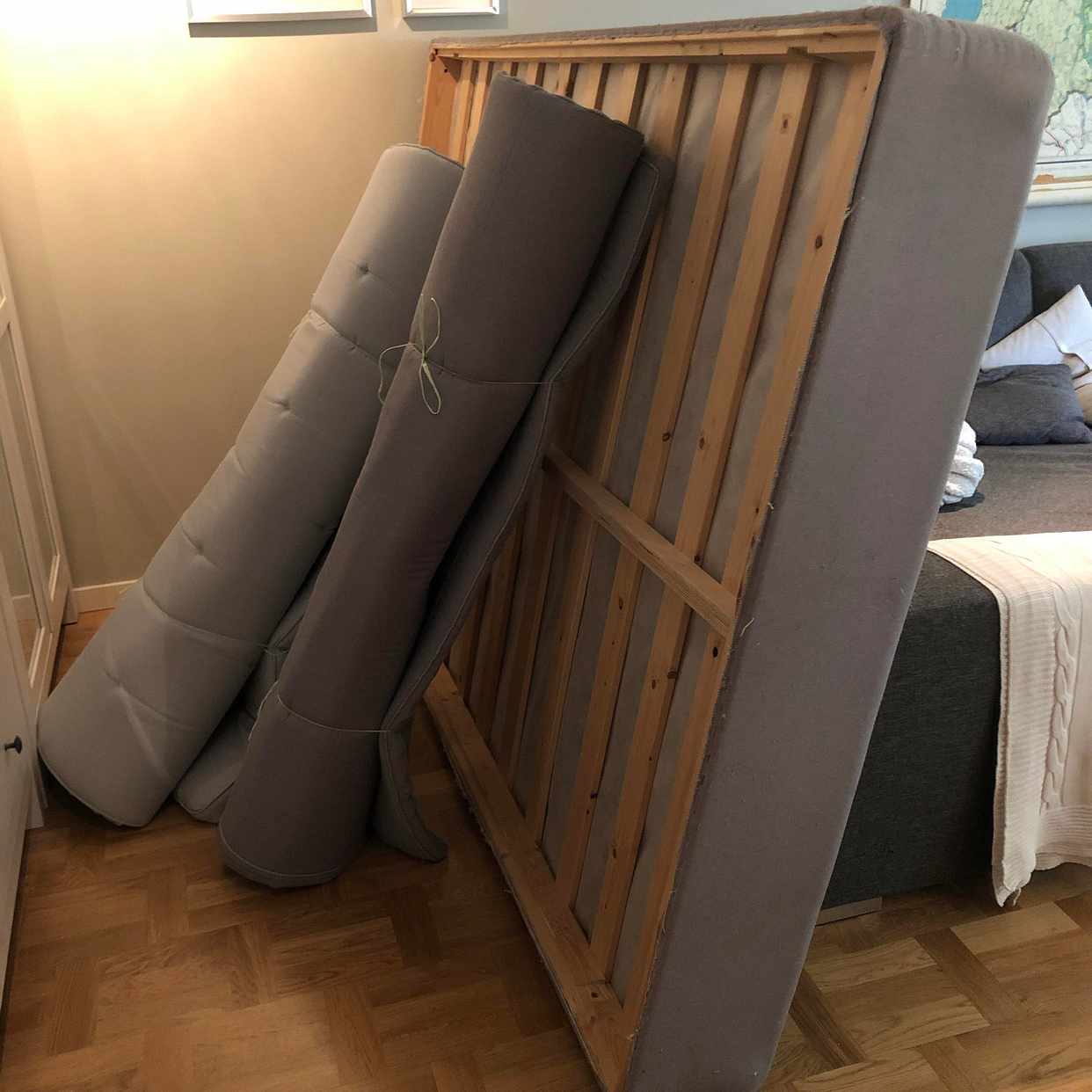image of Säng + två bäddmadrasser - Älta