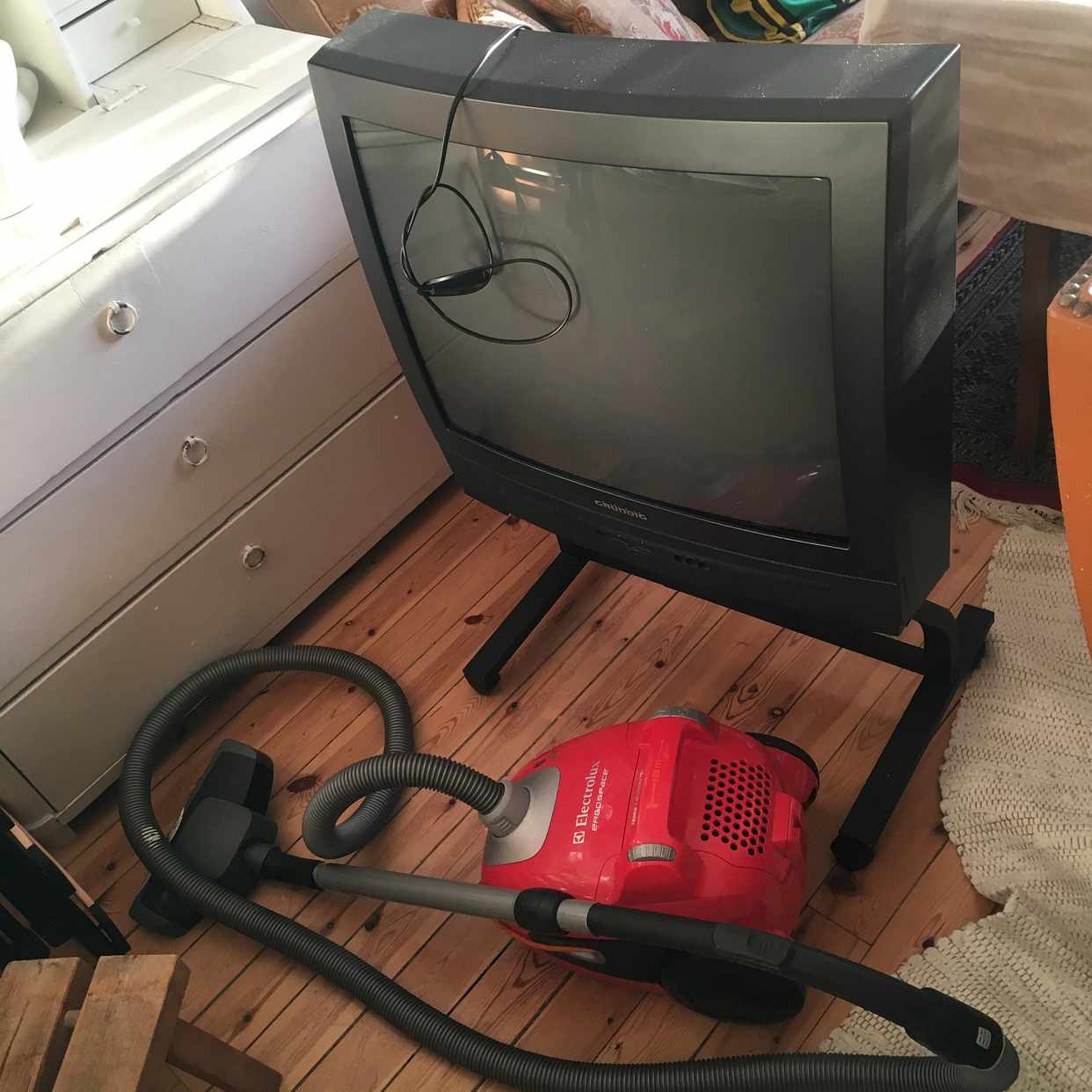 image of Tv and vacuum cleaner - Stockholm