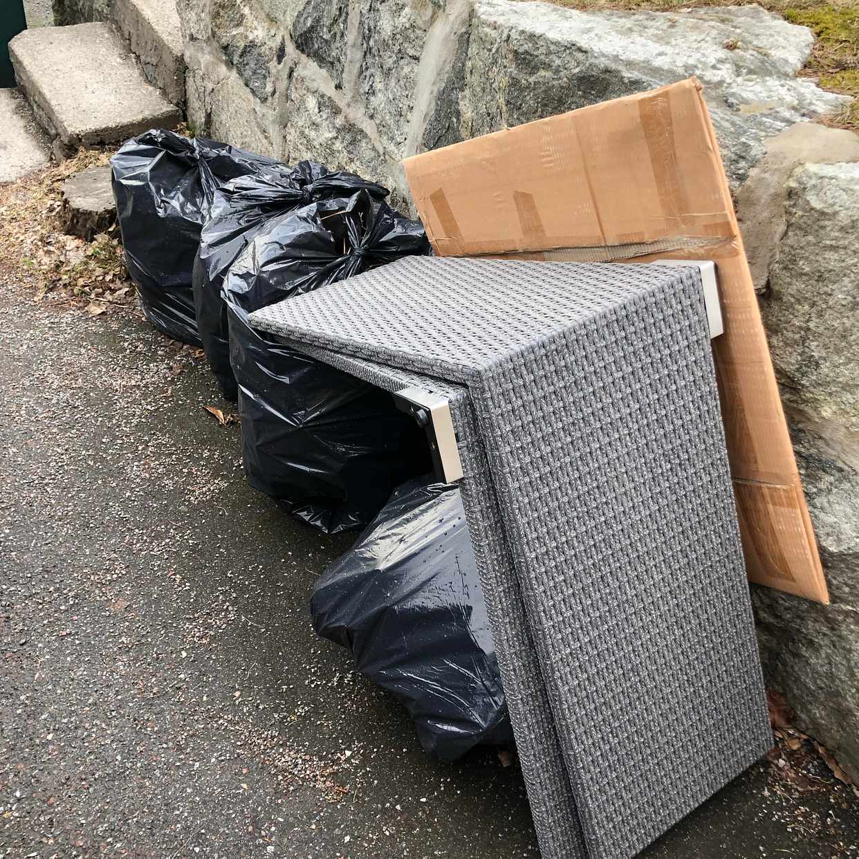 image of Trädgårdsavfall och skräp - Bromma