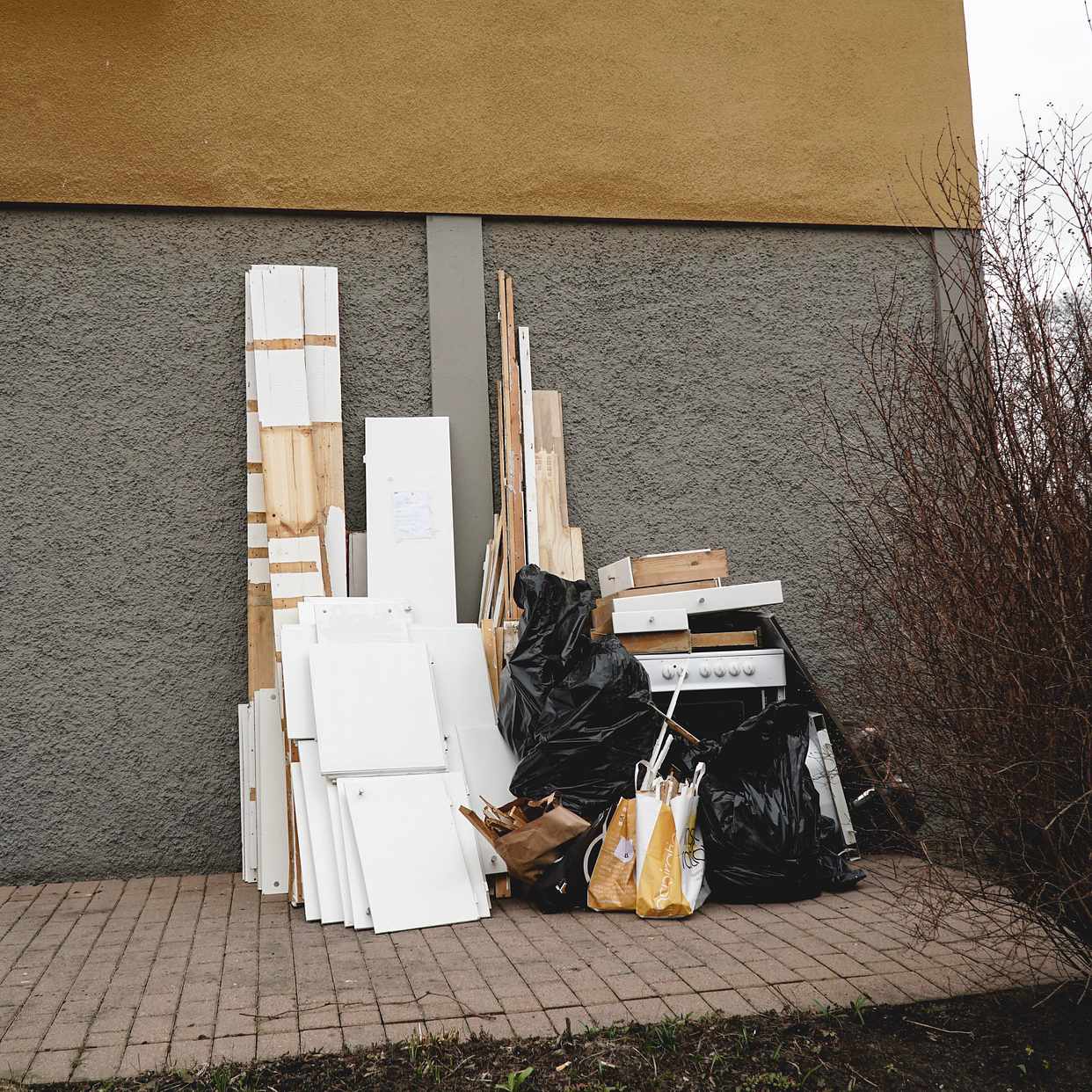 image of Luckor, spis, skräp - Sundbyberg