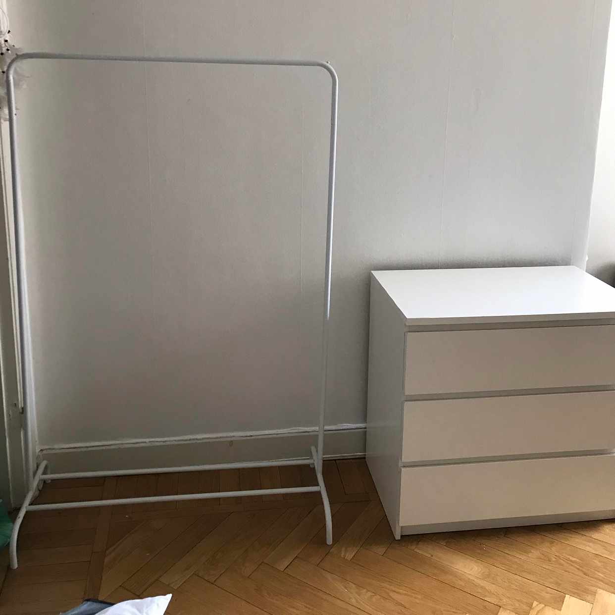 image of Säng,soffa,mikro,byrå - Stockholm