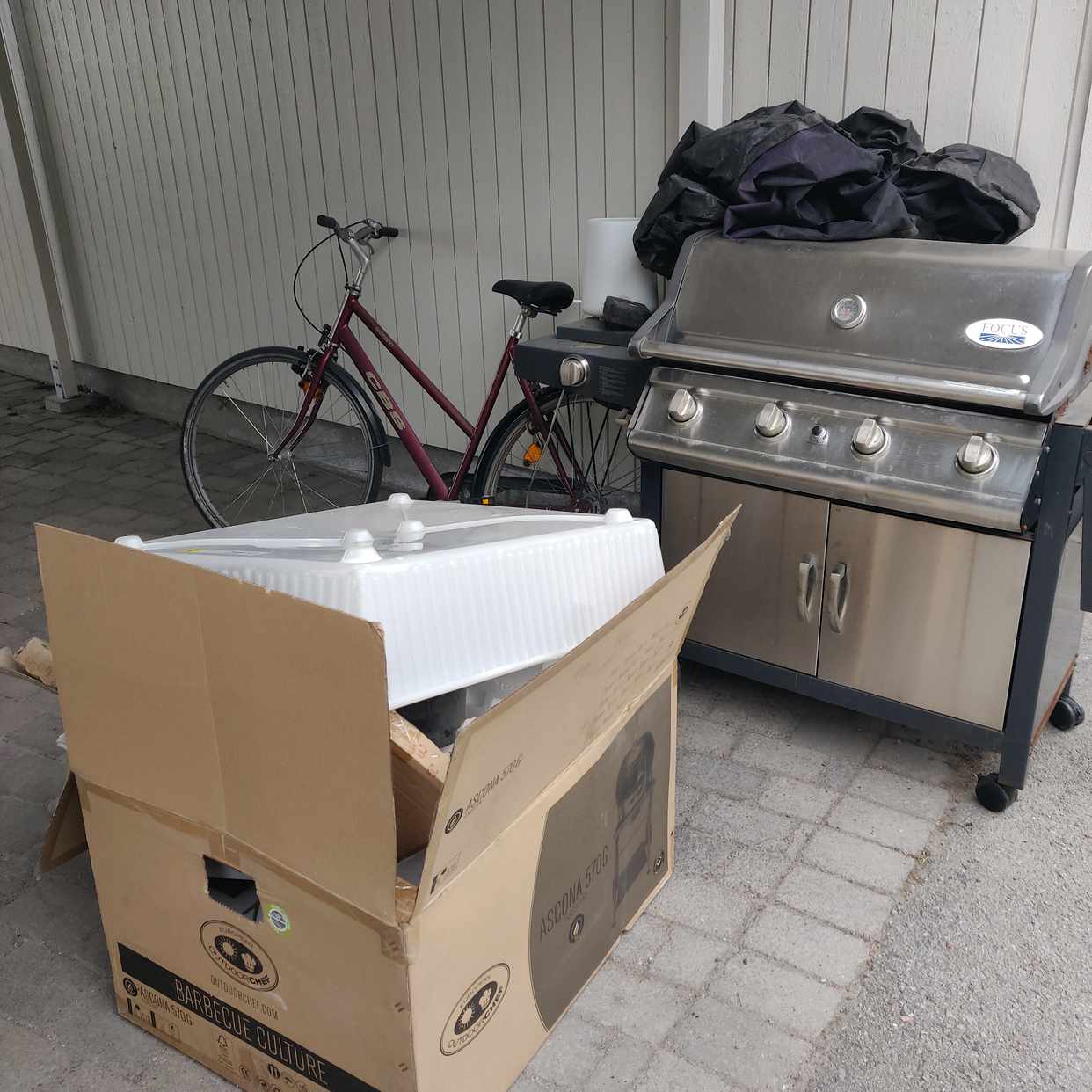image of Grill, emballage, cykel - Sollentuna