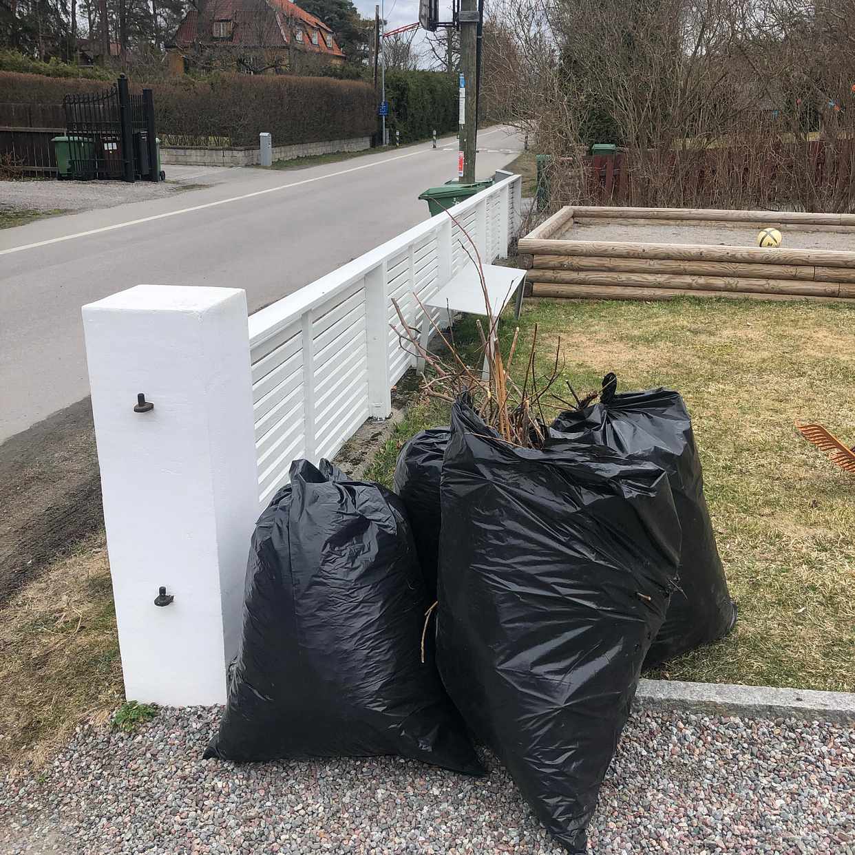 image of 4 sopsäckar trädgård - Lidingö