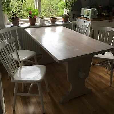 image of Köksbord och fyra stolar - 