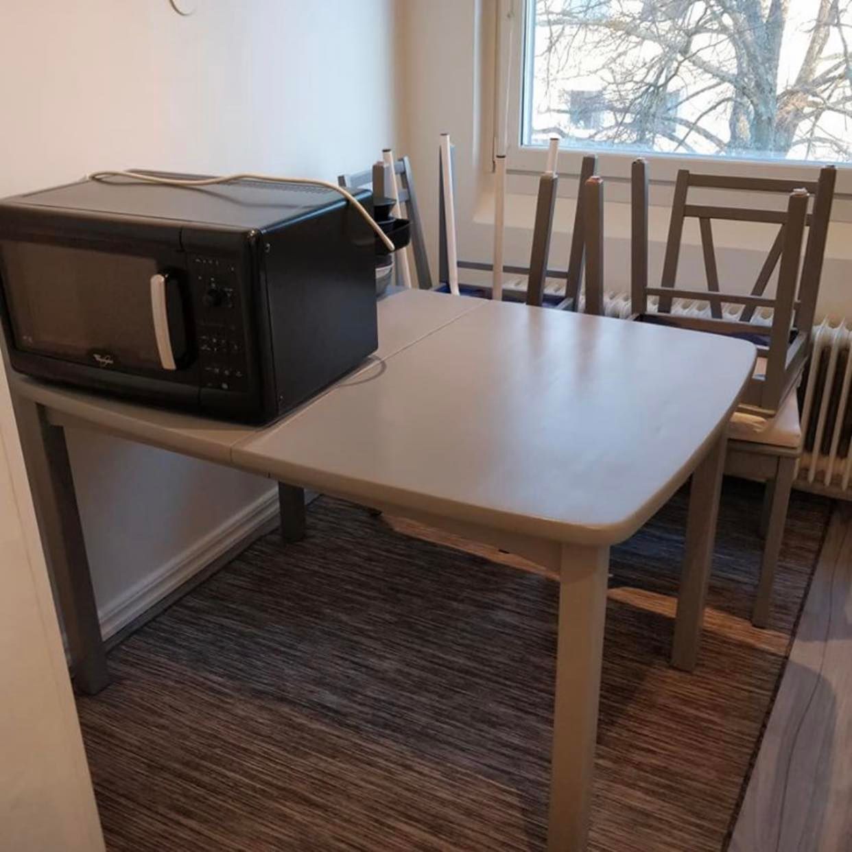 image of Matbord med 4 stolar - 