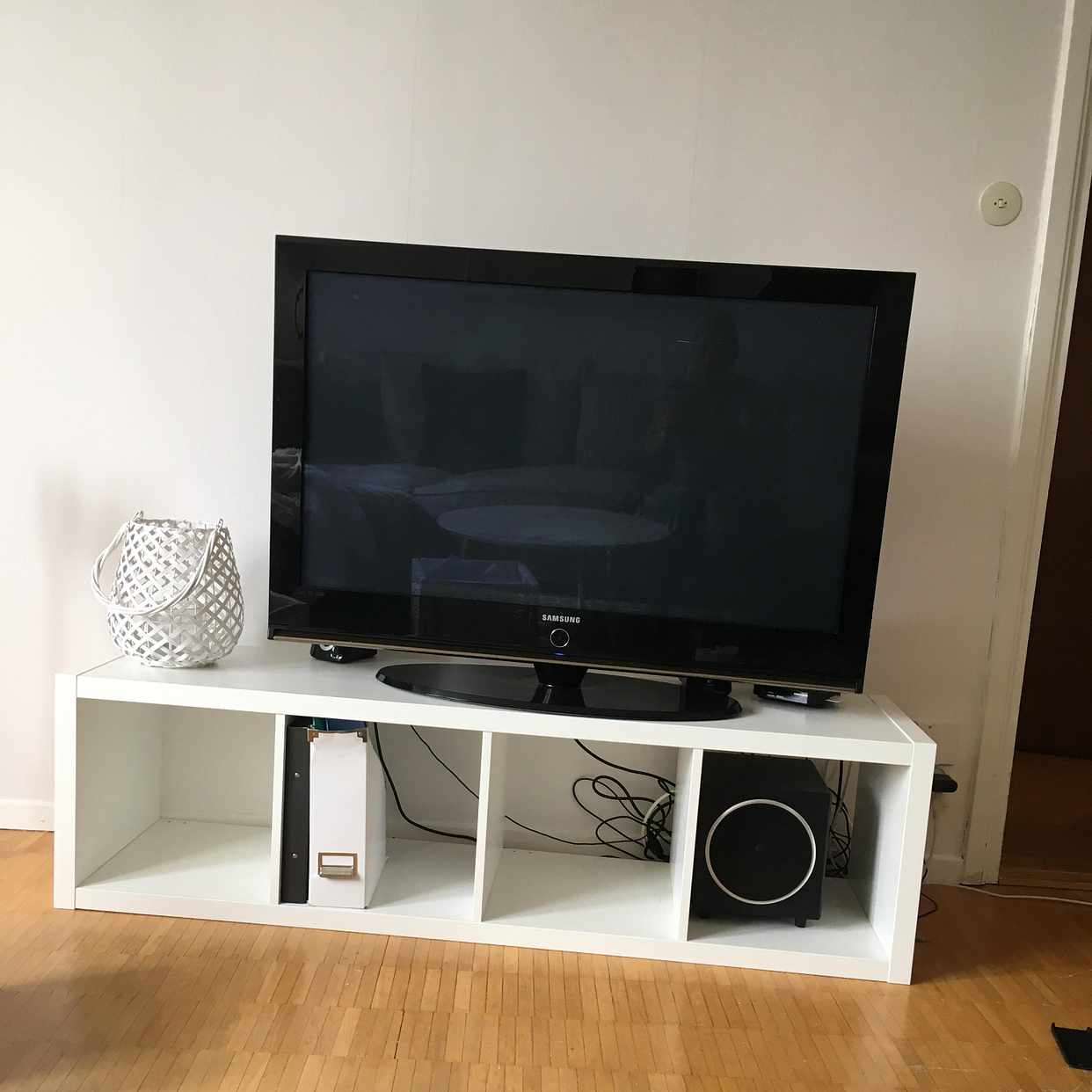 image of Tv-bänk - Hässelby