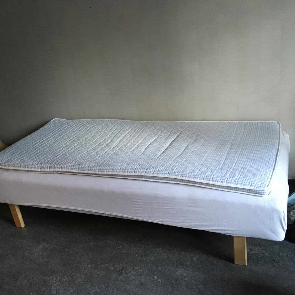 image of Säng 90cm bortskänkes - Johanneshov
