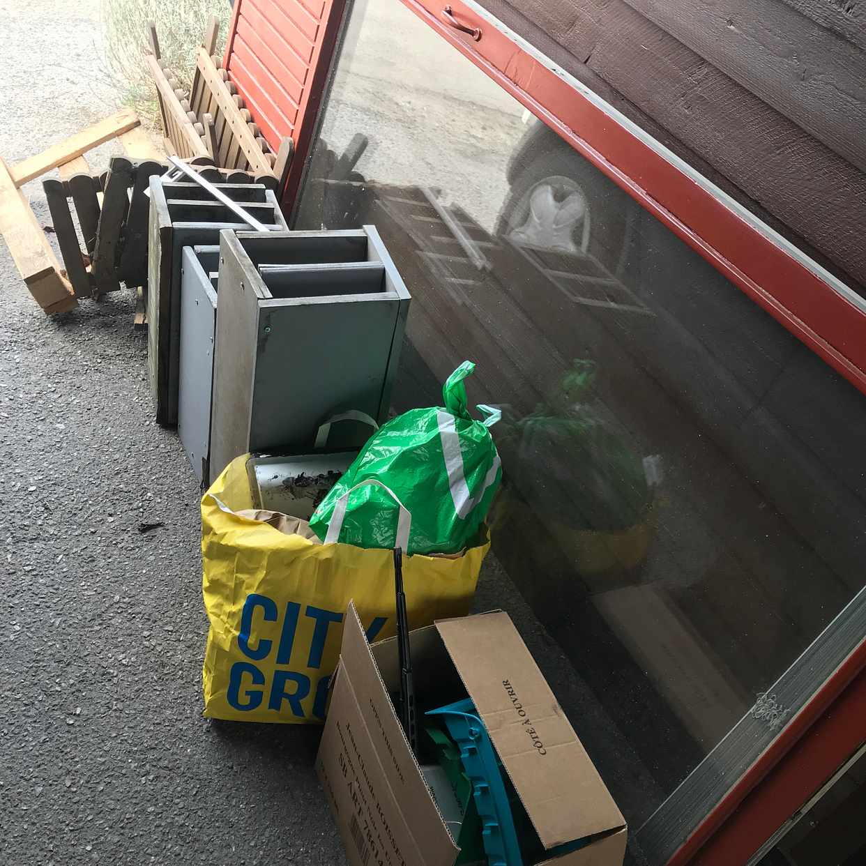 image of Dörr lite trä och kartong - Järfälla