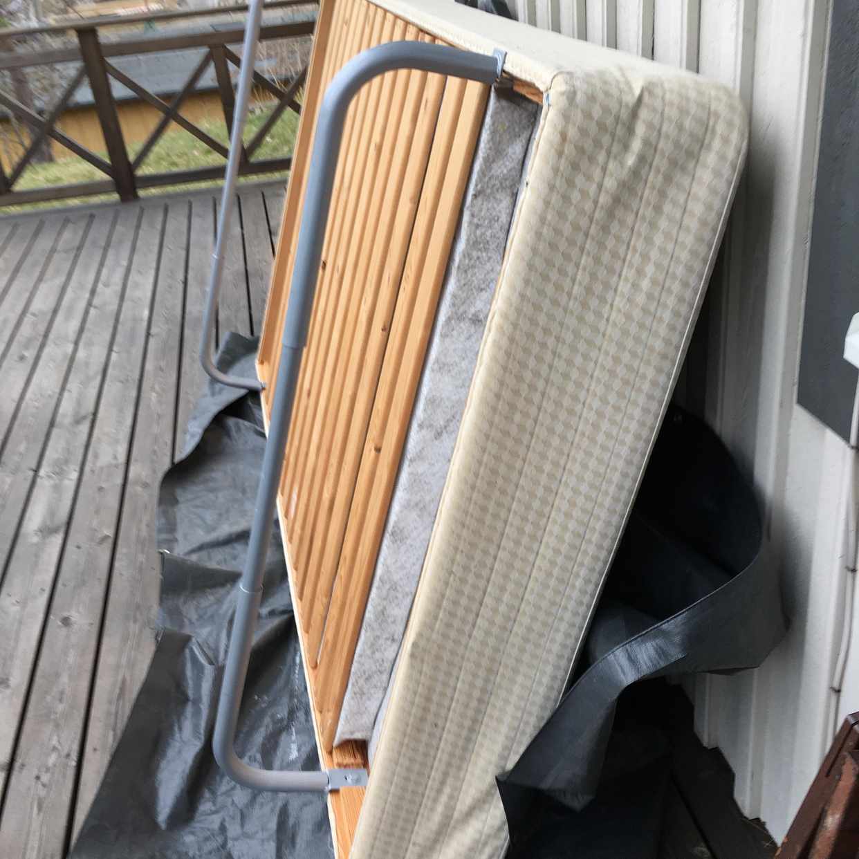 image of Säng med tunn madrass - Tullinge