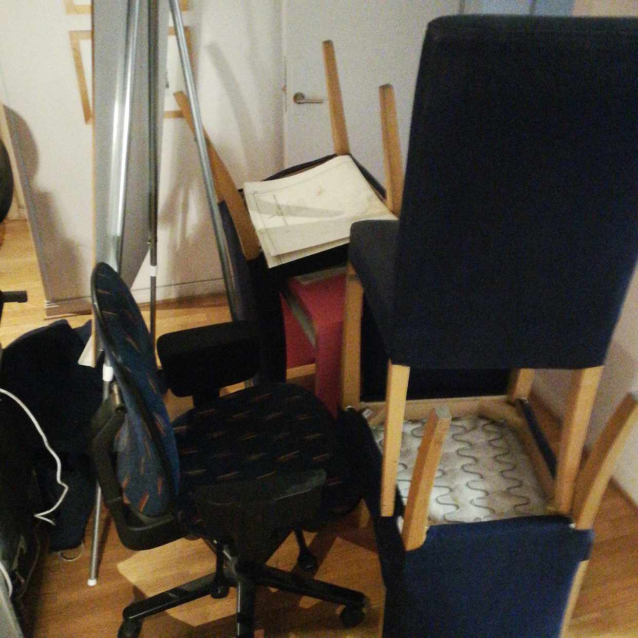 image of Diverse kontorsmöbler - Stockholm