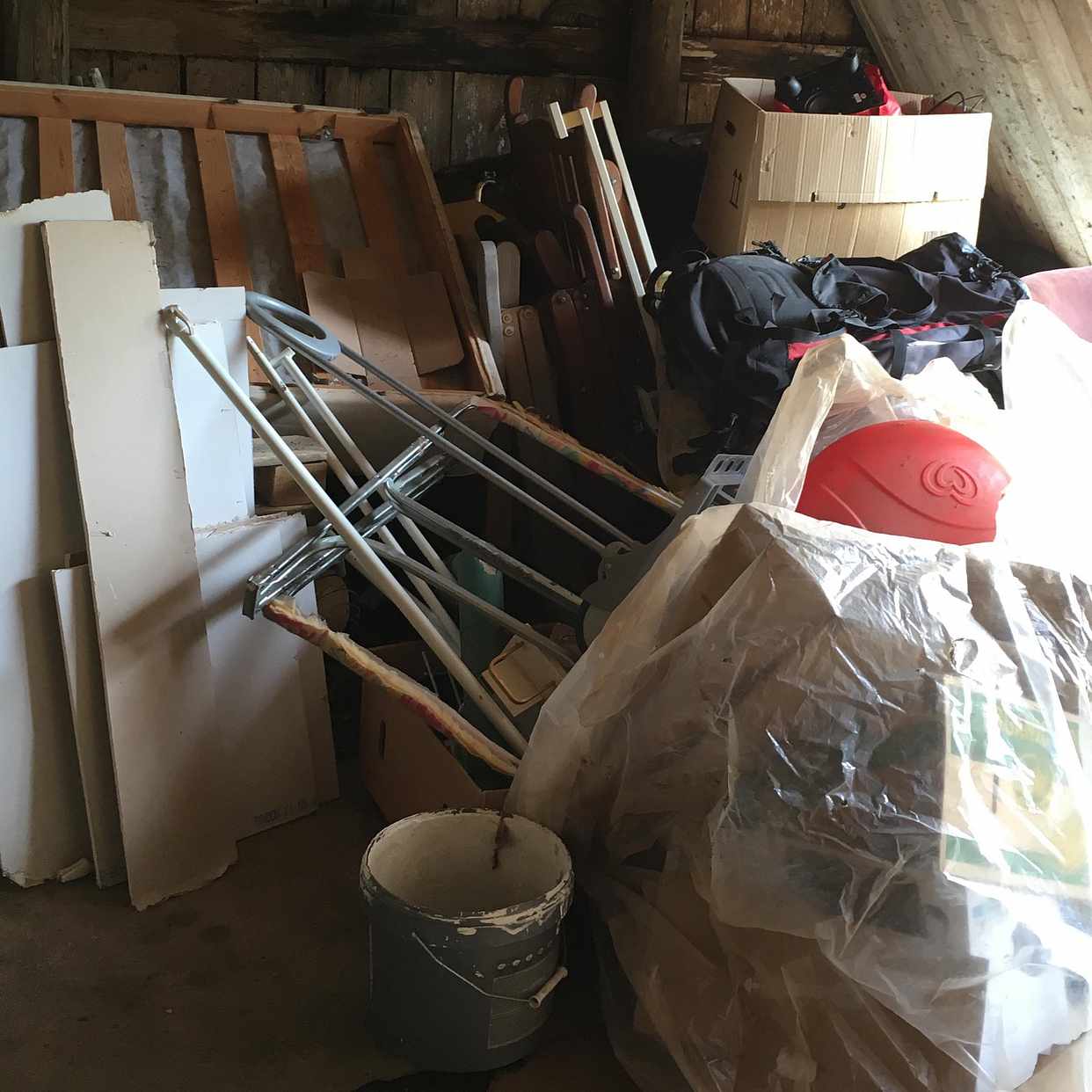 image of 90-säng + sorterat skräp - Västra Frölunda