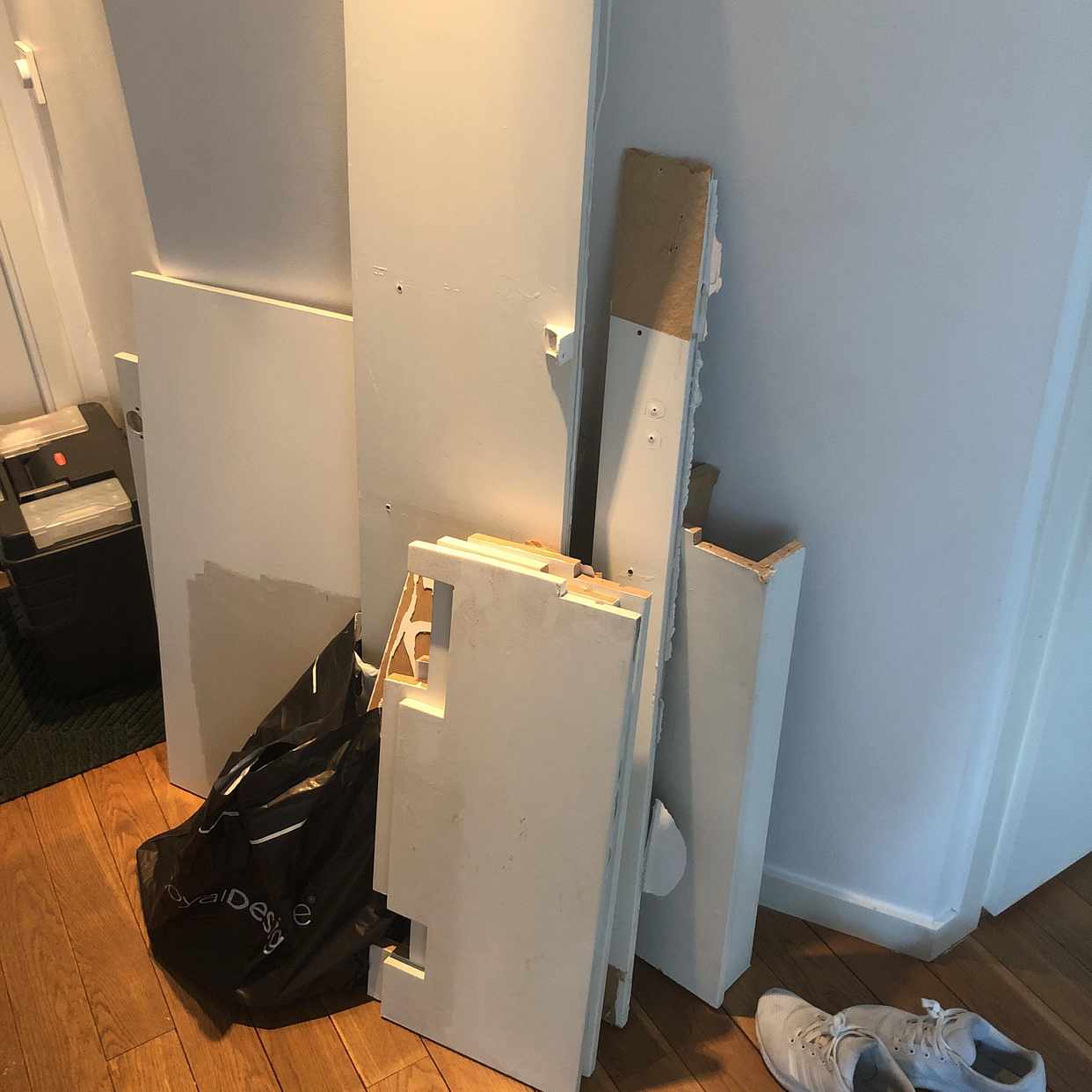 image of Rester av revet skap - Stockholm