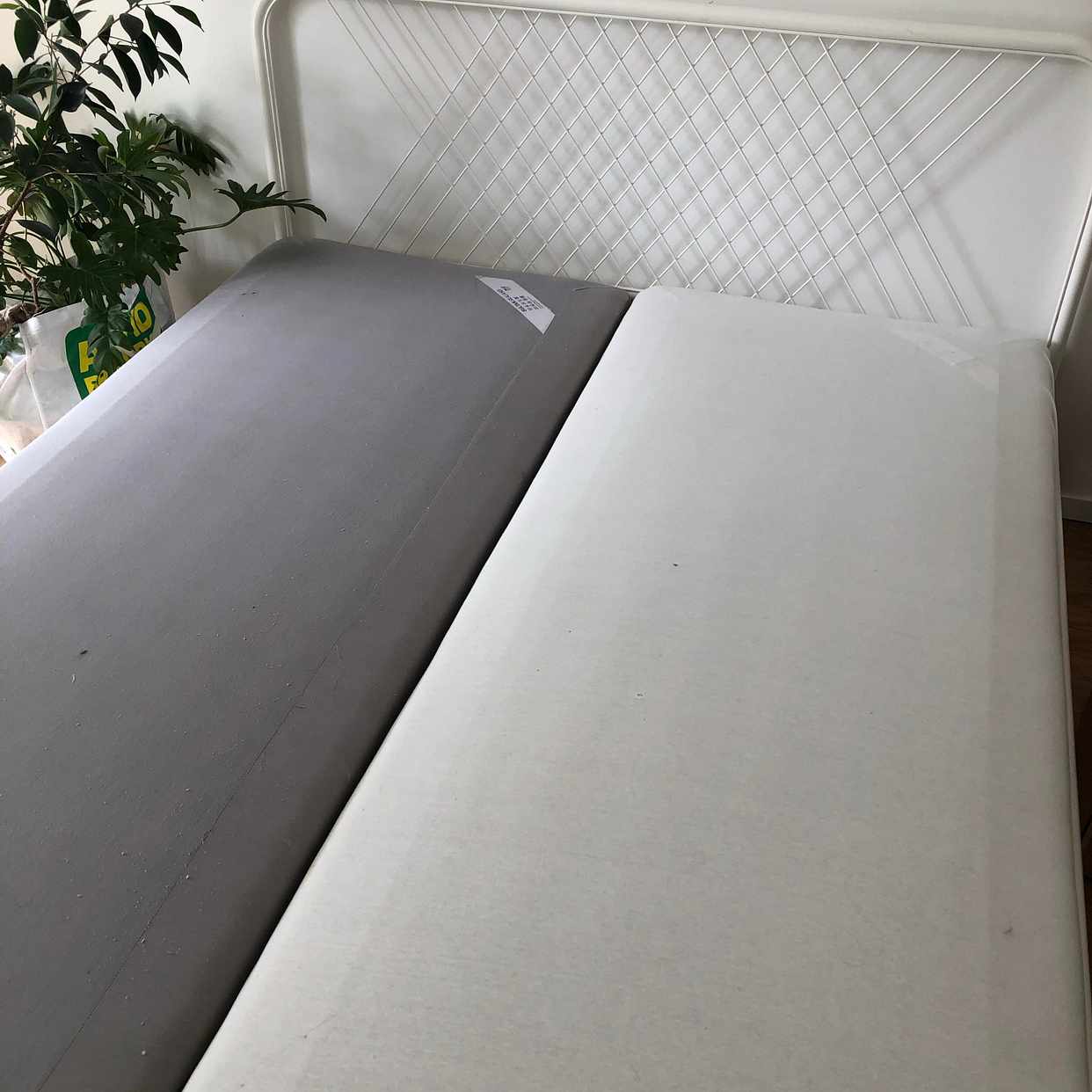image of 2 90cm mattresses + frame - Göteborg