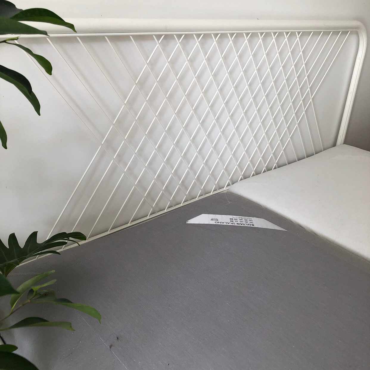 image of 2 90cm mattresses + frame - Göteborg
