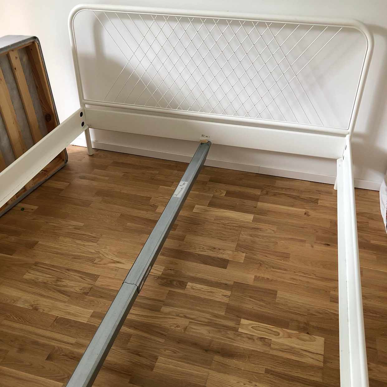 image of 2 90cm mattresses + frame - Göteborg