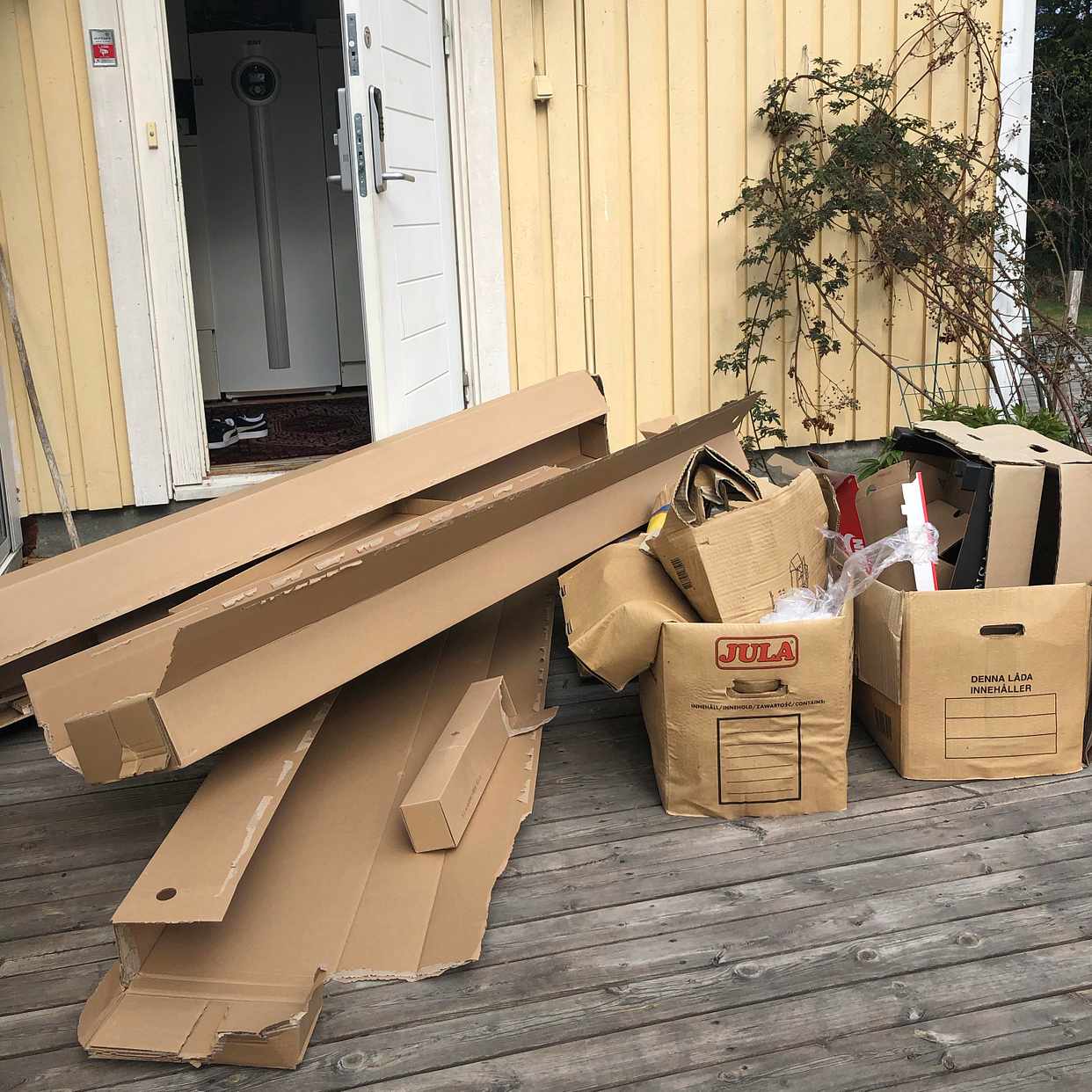 image of Kartonger från Ikea bla - Täby