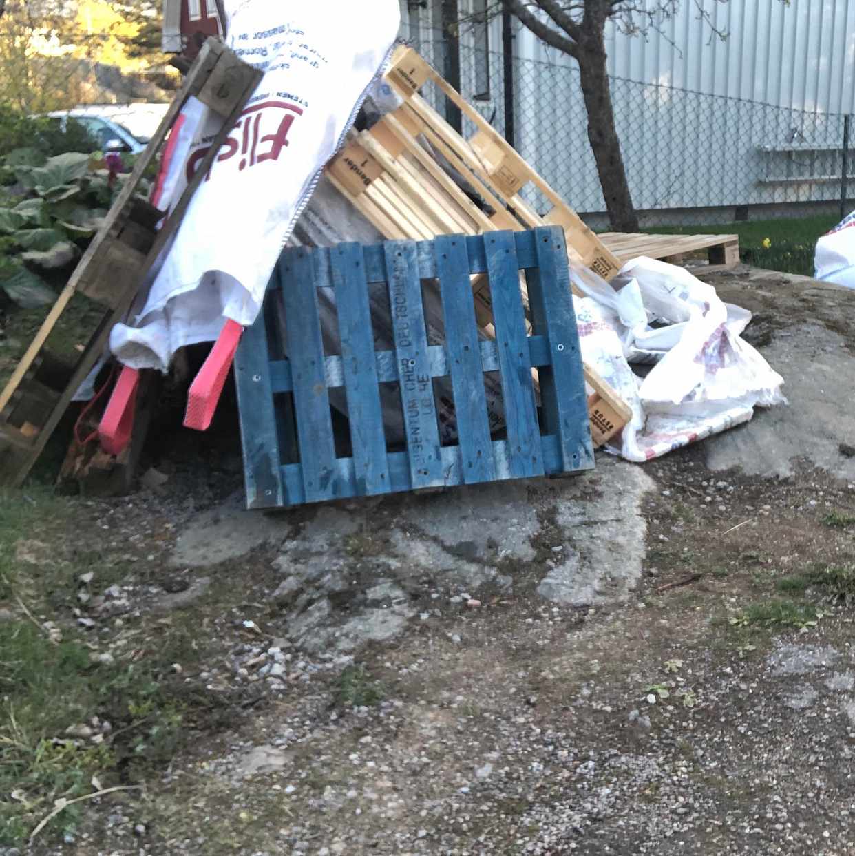 image of Blandar skräp - Huddinge