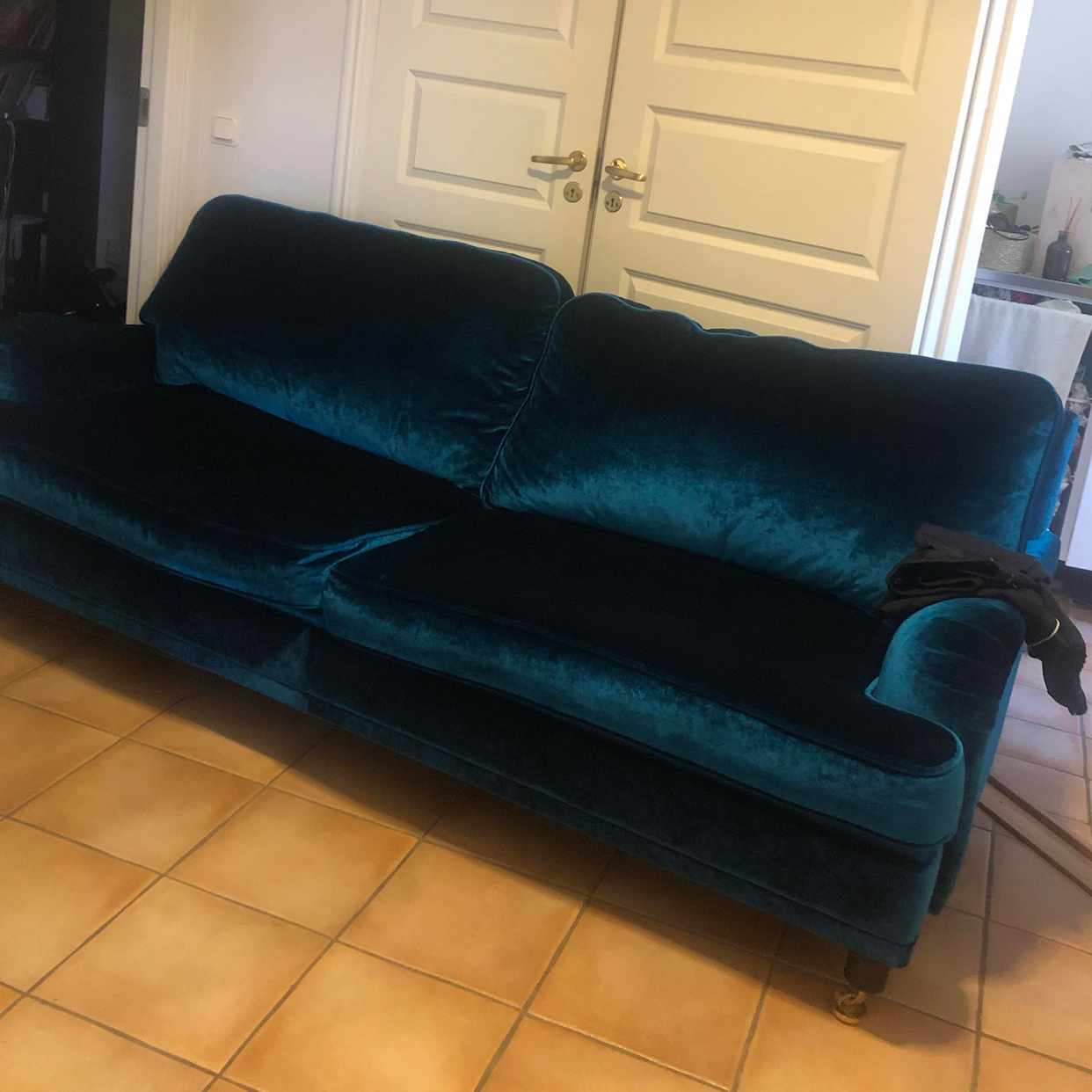 image of Säng 140 cm och en soffa - 