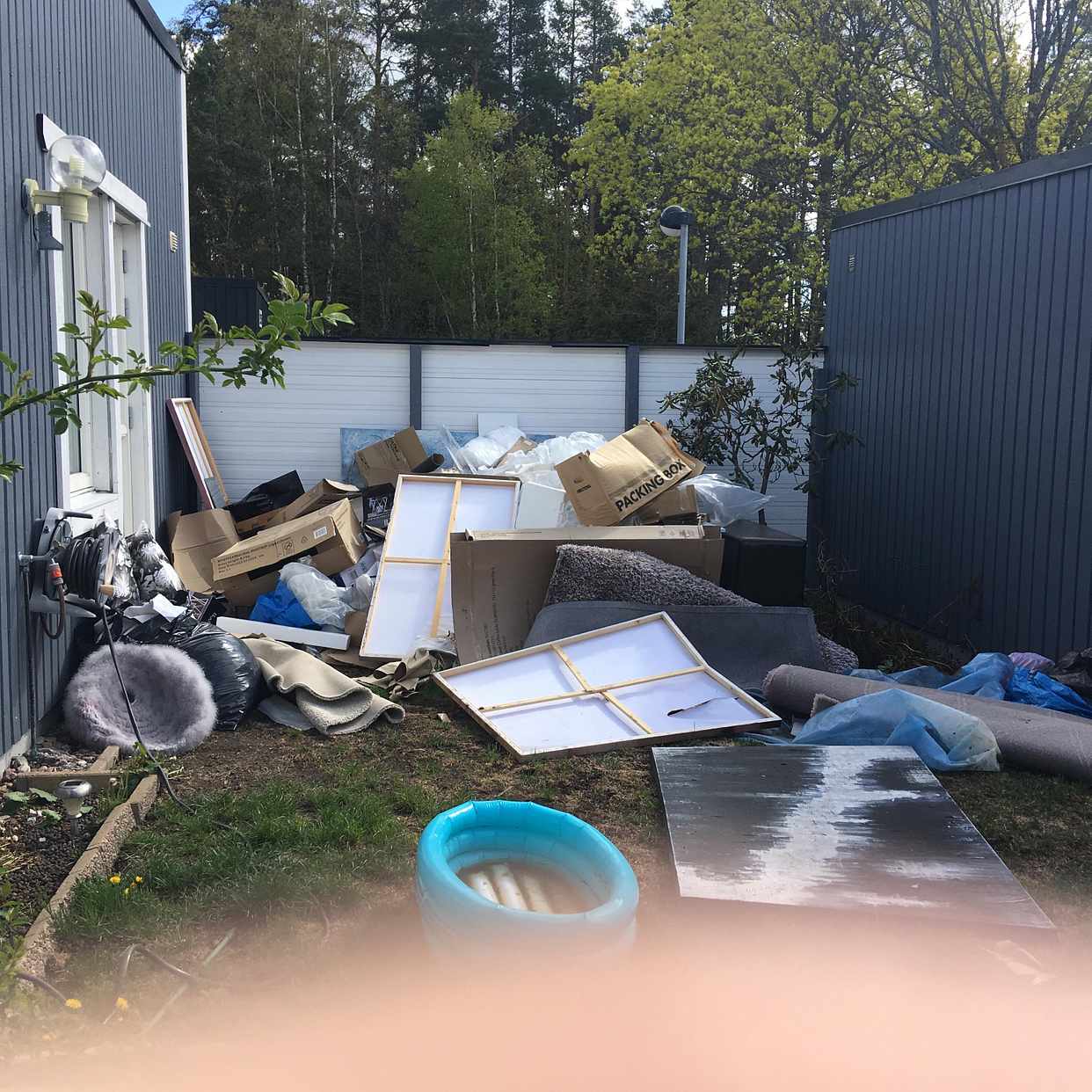 image of Skräp till tippen - Vallentuna