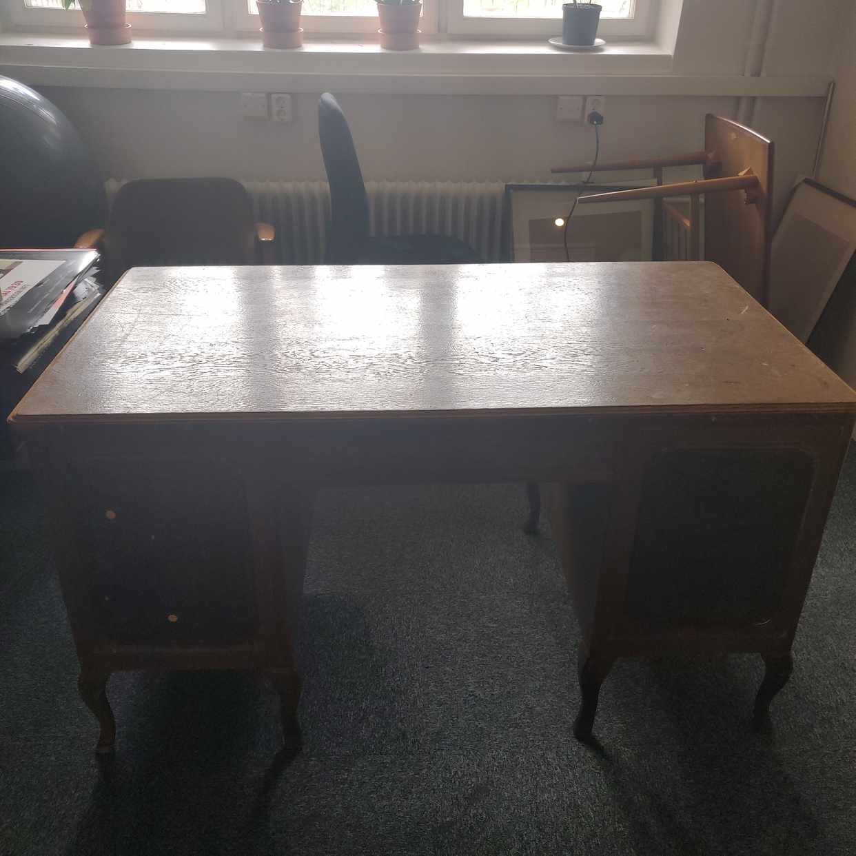 image of Skrivbord med lådor. - Stockholm