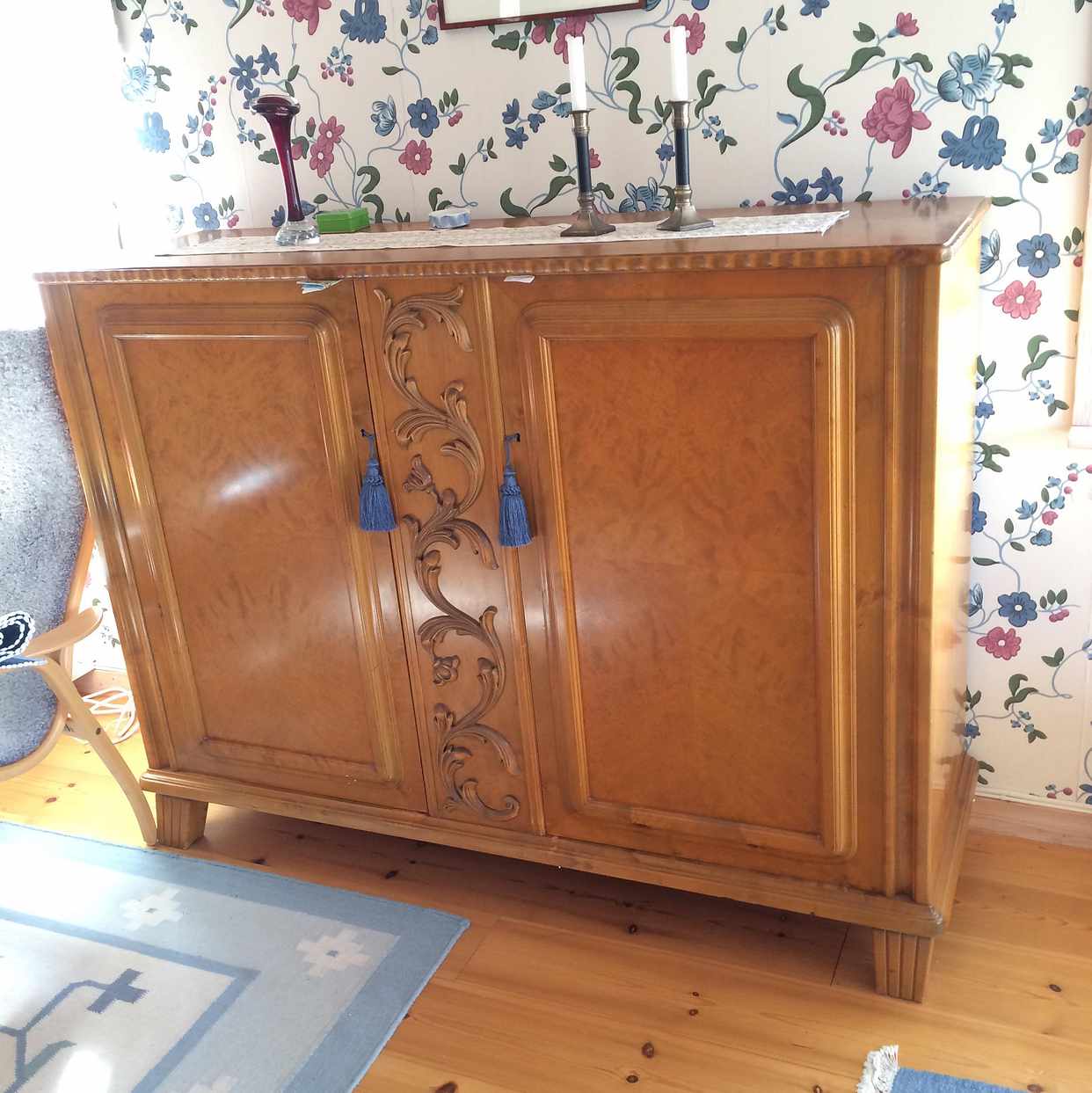 image of Bord, 4 stolar, skåp - Bro