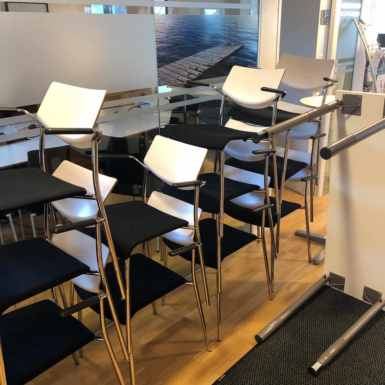 image of 18 stolar 2 bord - Stockholm City