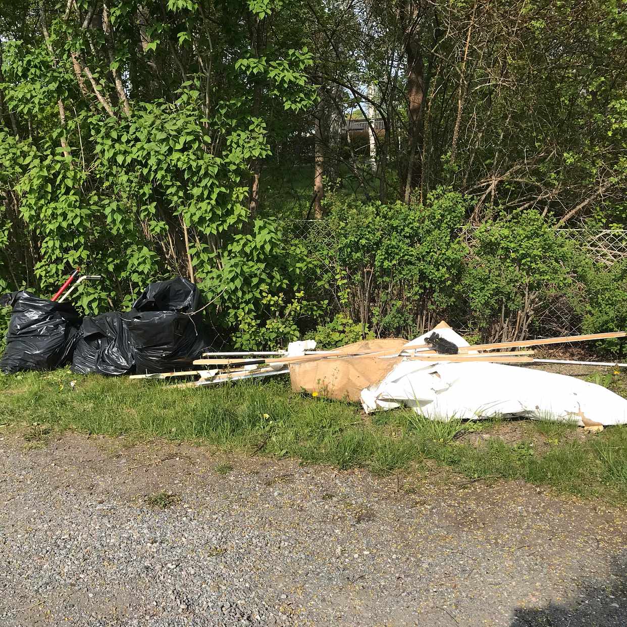 image of 3 påsar löv, säckväv - Sollentuna