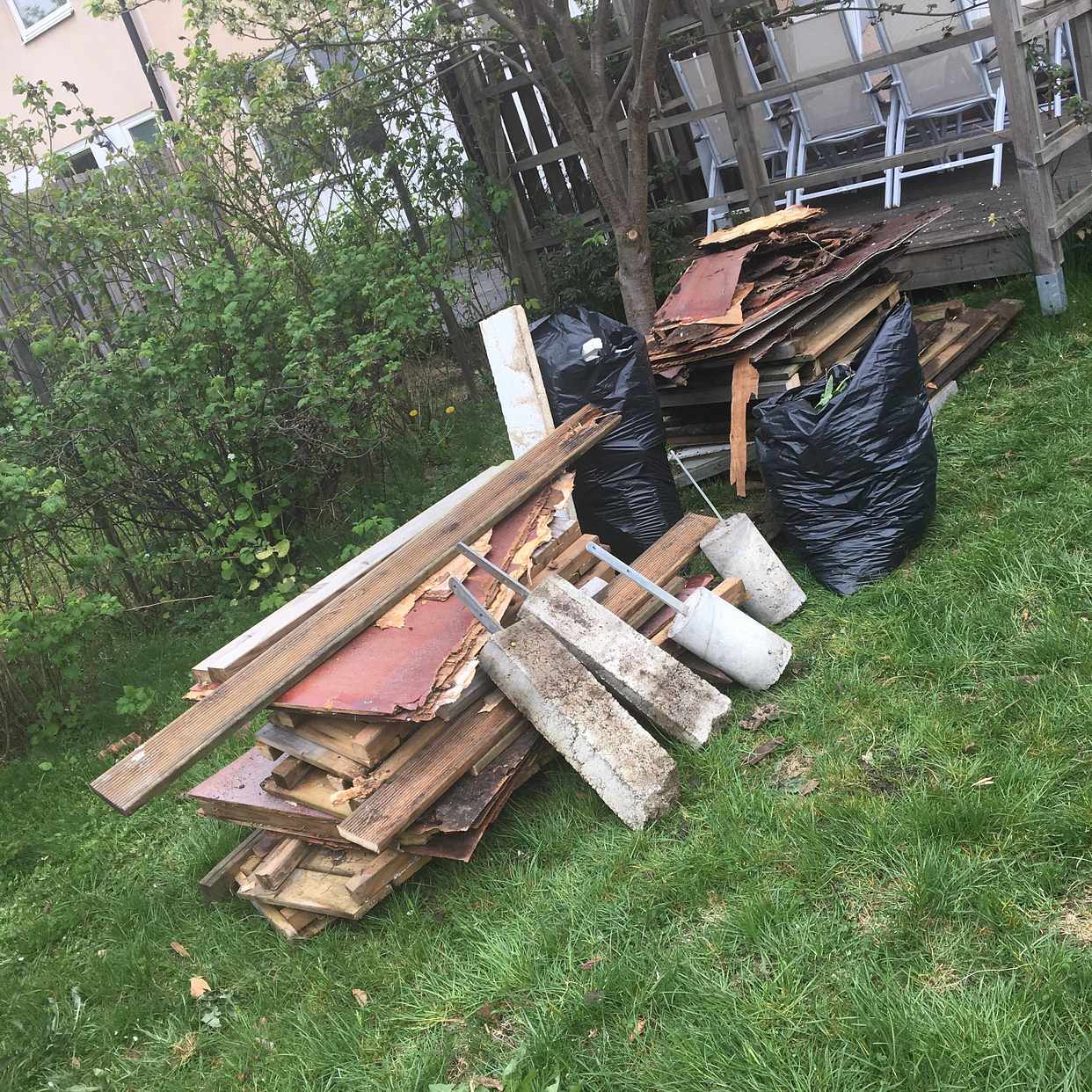 image of Diverse trädgård skräp ti - Spånga