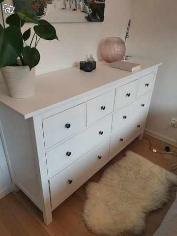image of Ikea Hemnes Byrå 8 lådor - 
