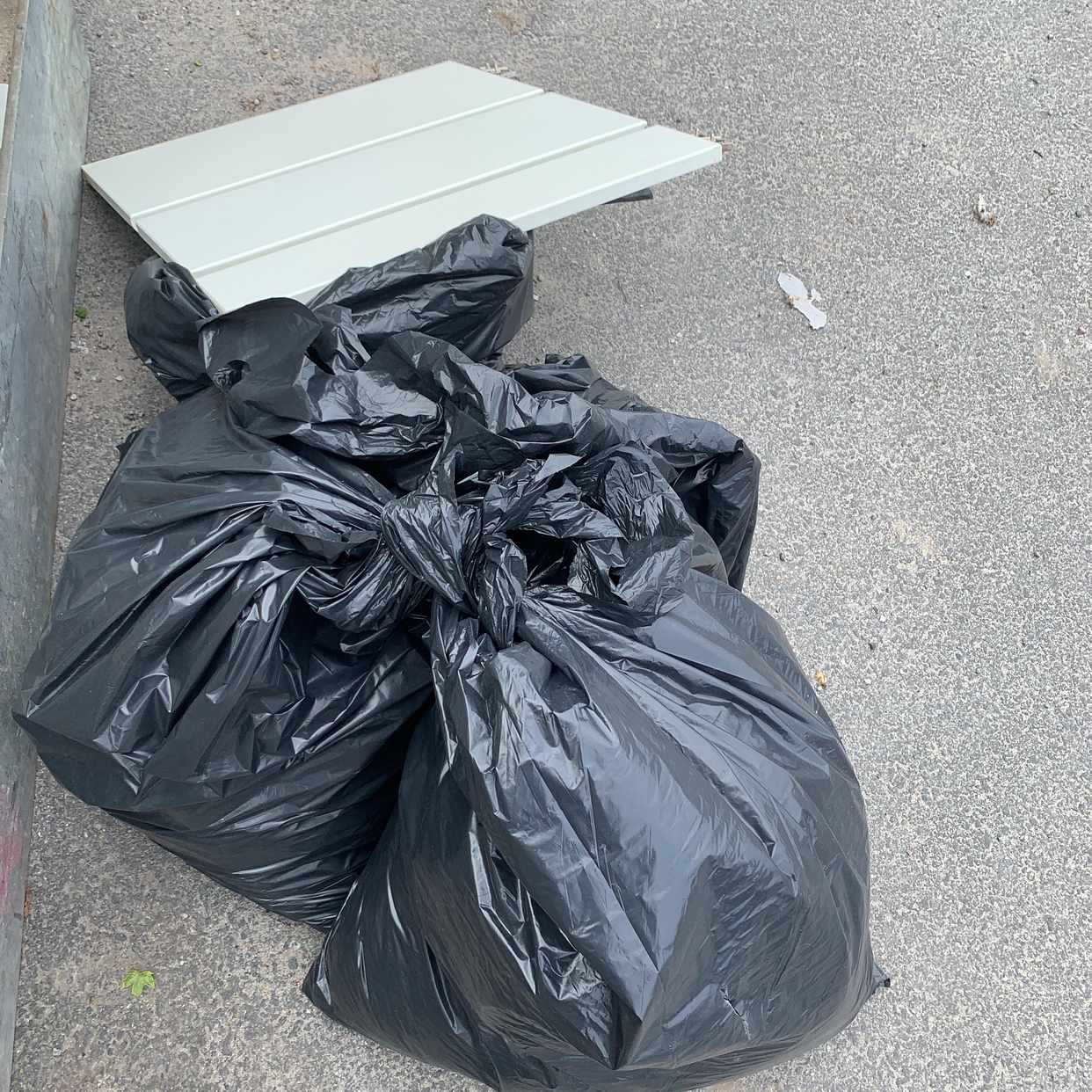 image of 4 rubbish bags + furnitur - Stockholm City