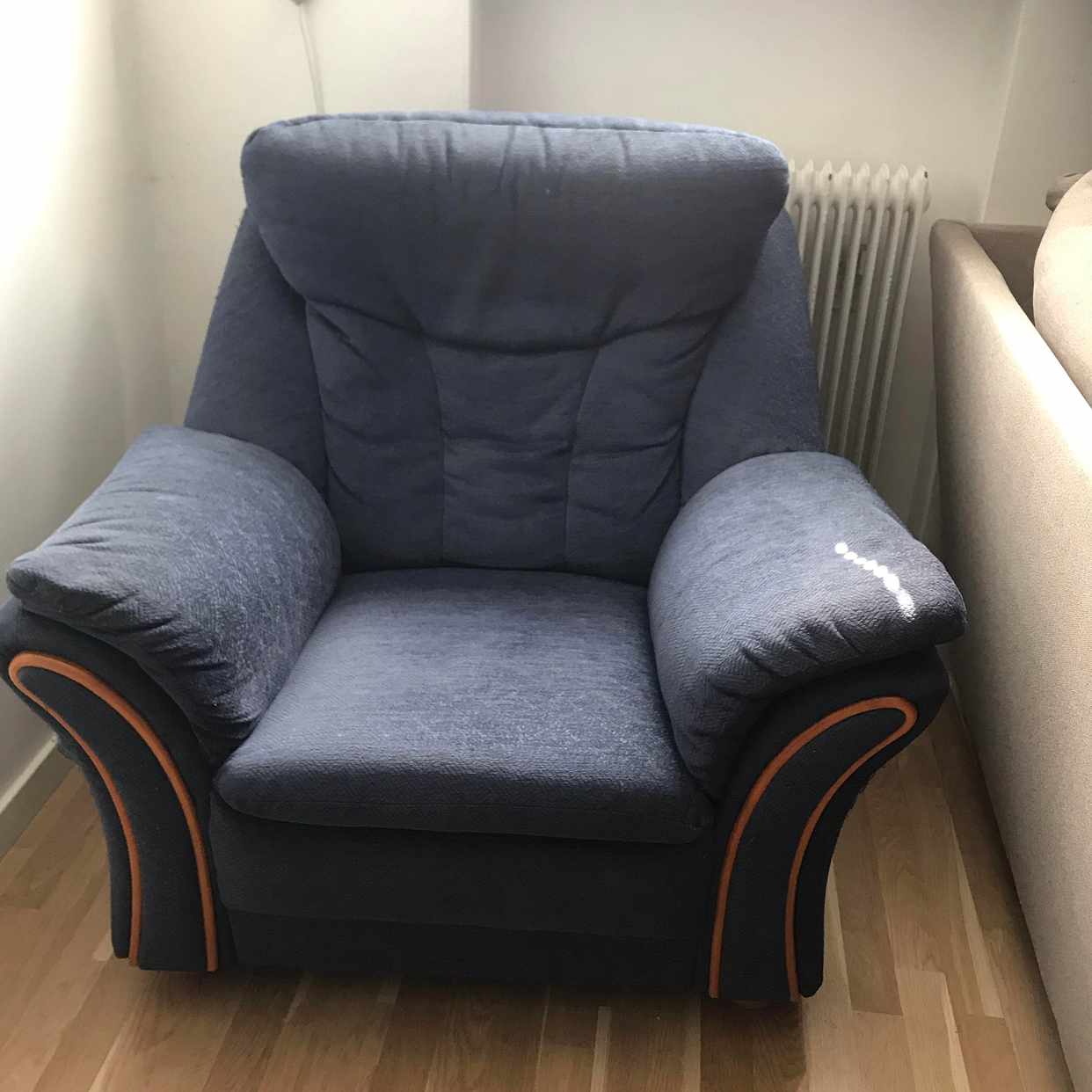 image of Skön bastant fåtölj - Hägersten