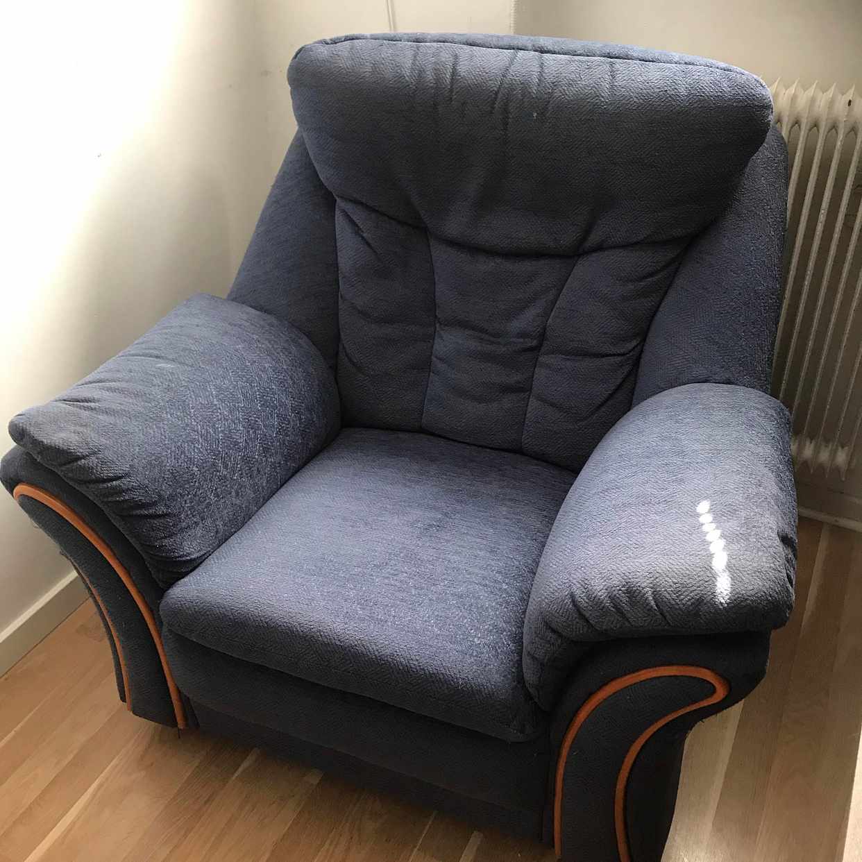 image of Skön bastant fåtölj - Hägersten