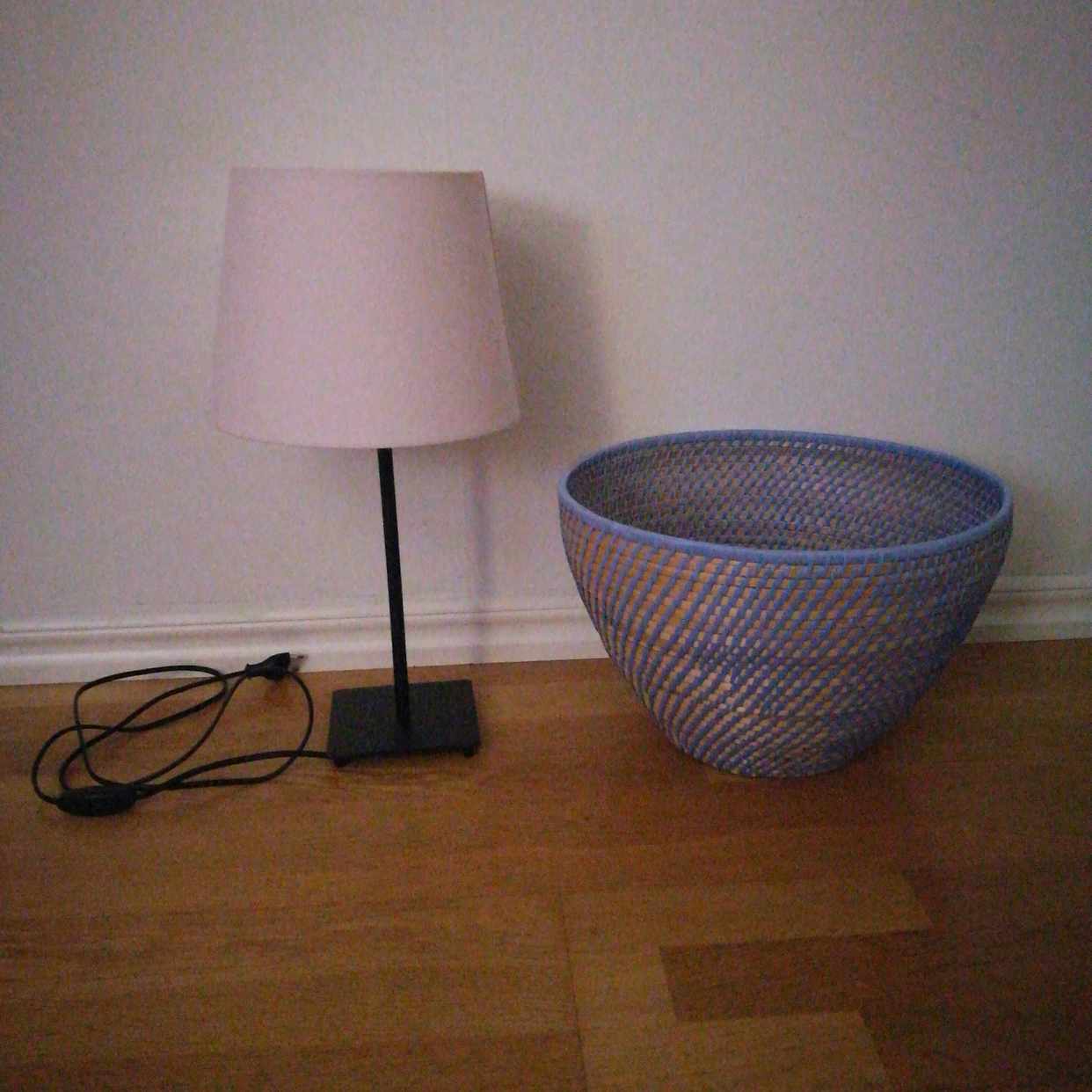 image of Lampa & korg - Sollentuna