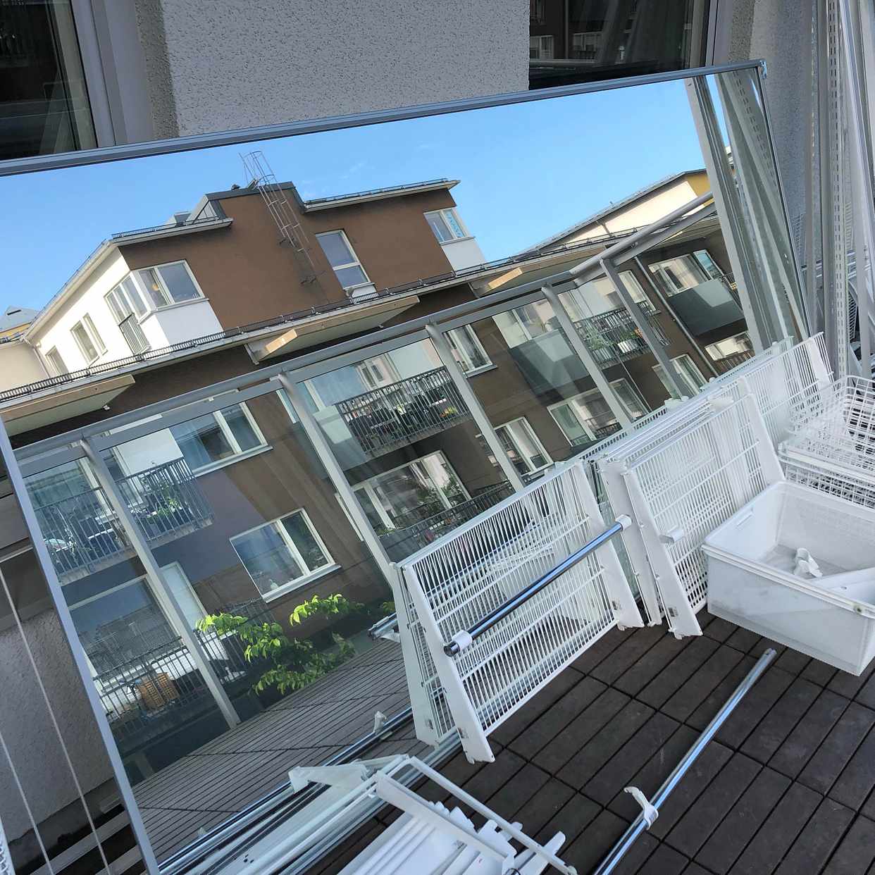 image of Två spegeldörrar - Stockholm