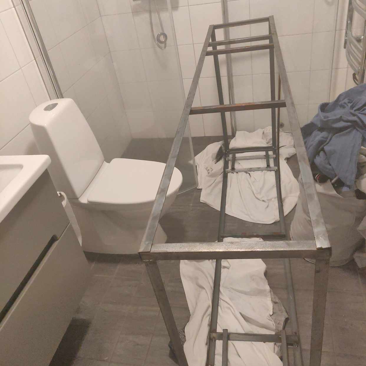 image of Kartonger och metall - Västerhaninge