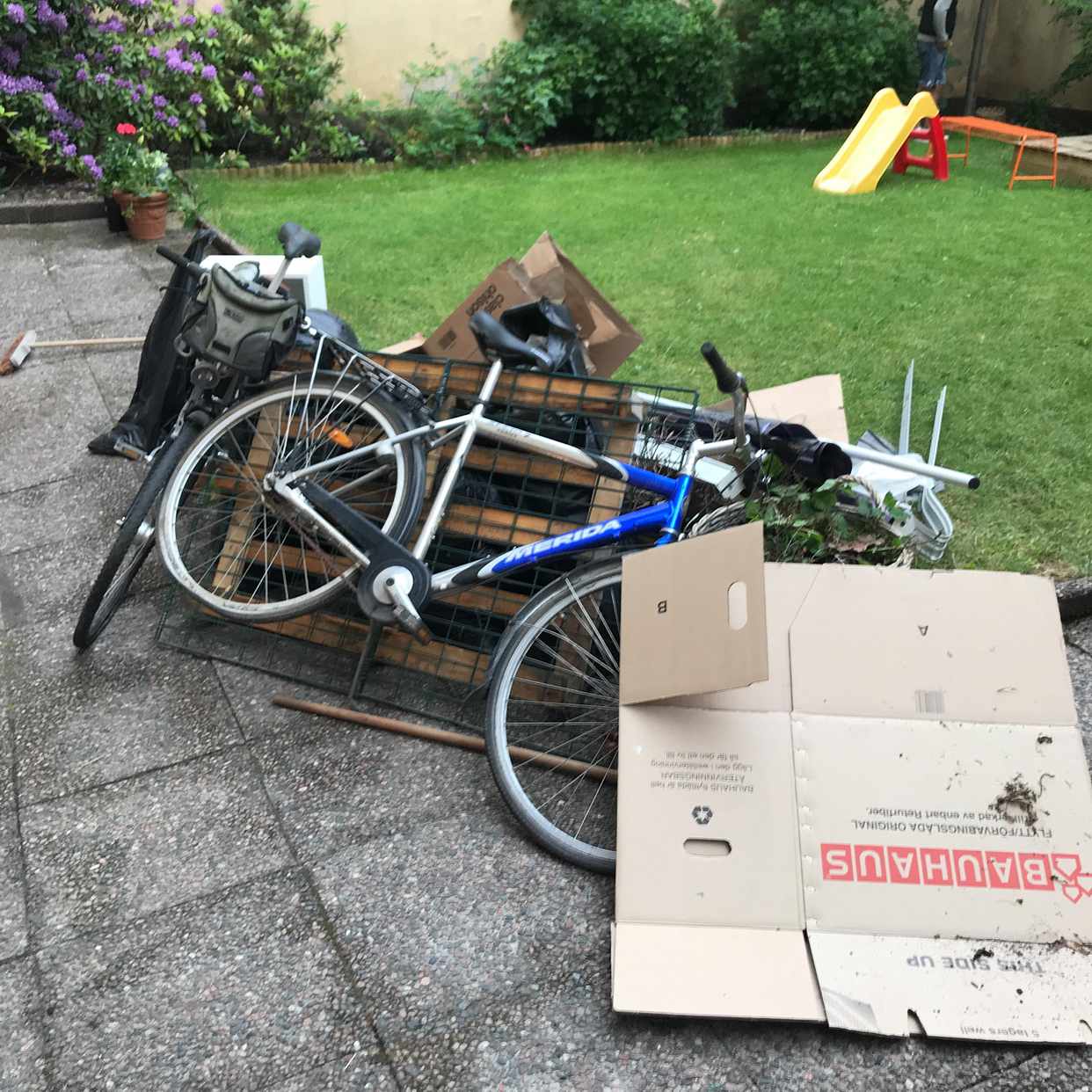image of Cyklar, kartong,lövsäck - Stockholm