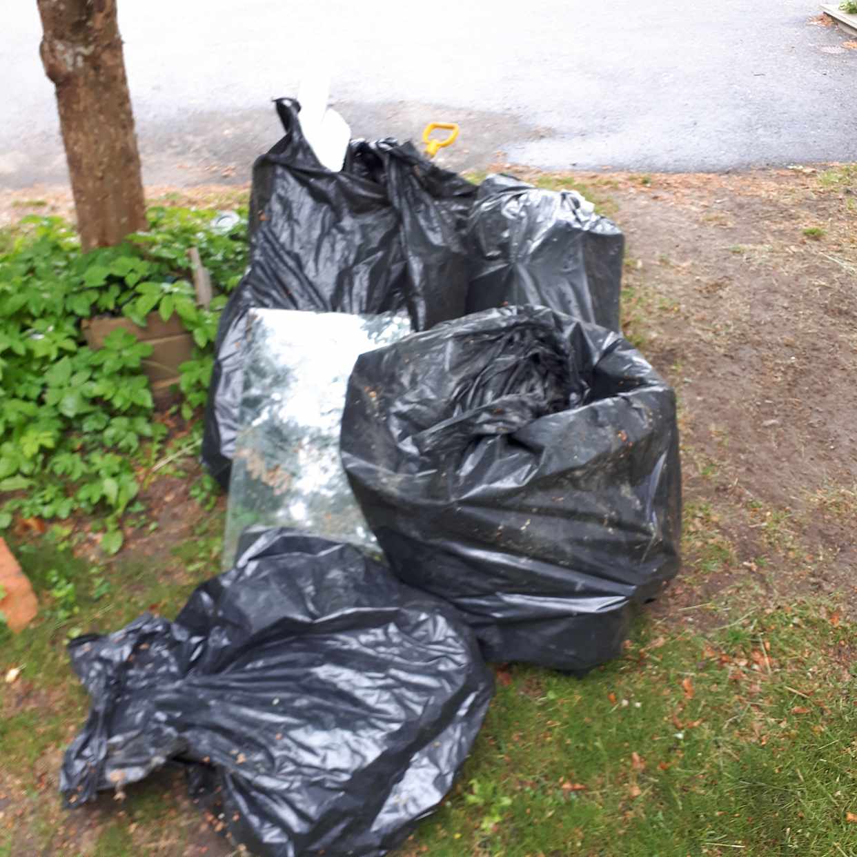 image of Blandat skräp. - Järfälla
