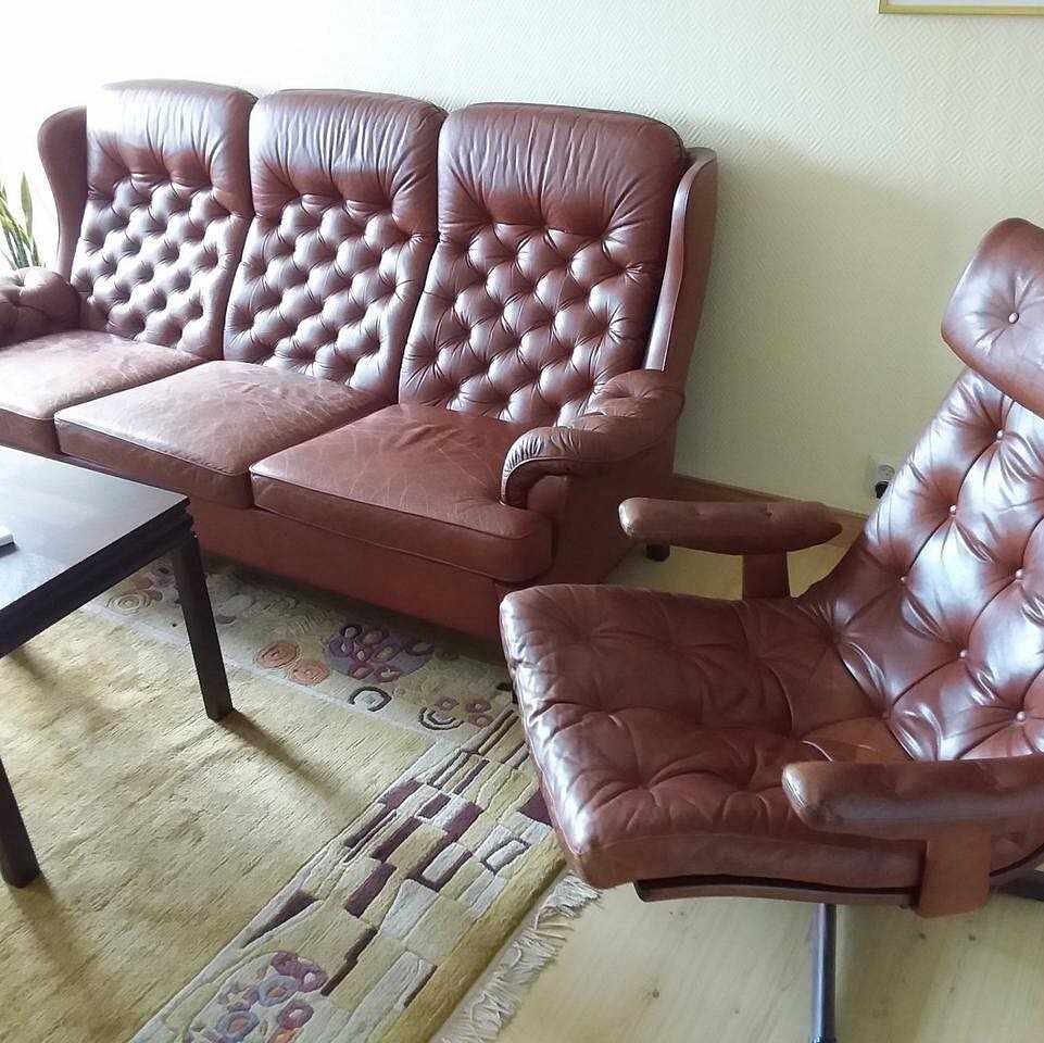image of Soffa och fåtölj flyttas. - 