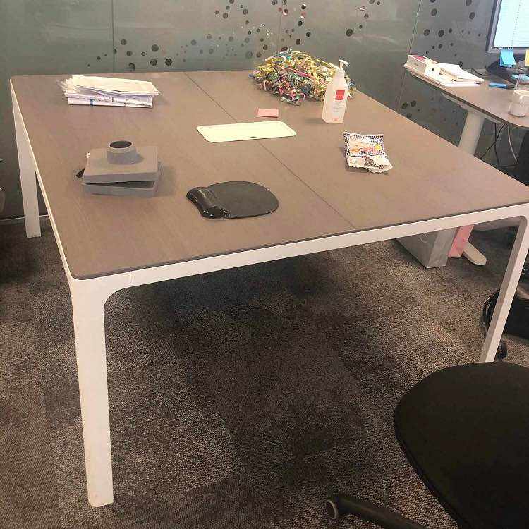 image of Bord måste skruvas i sär - 